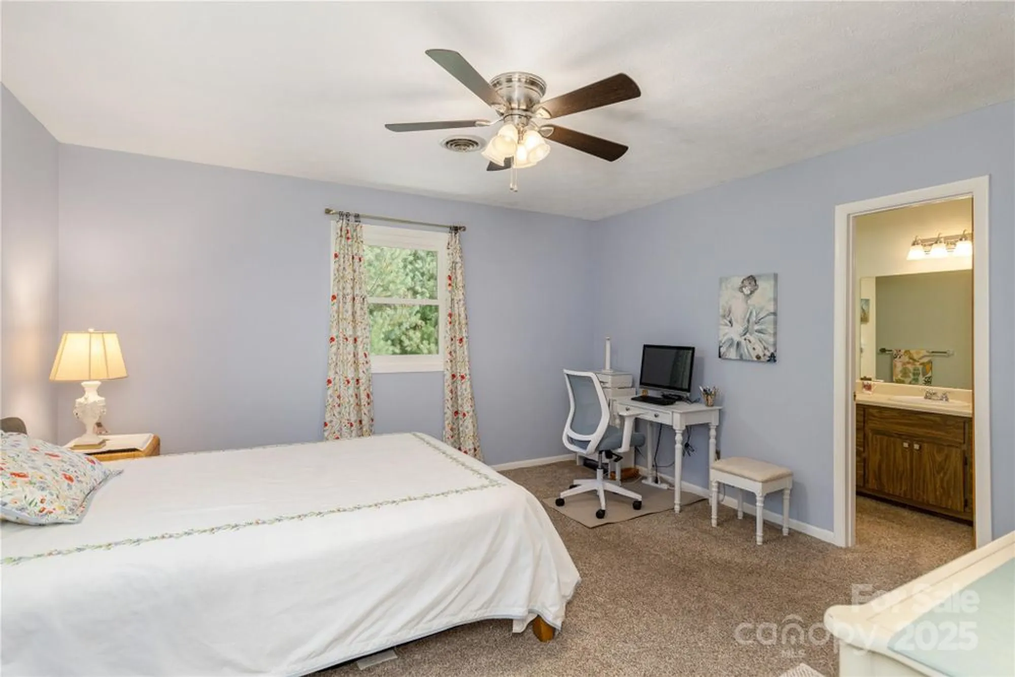 Property Slideshow image 14 of 25 | 103 oakwood pl apt 4, Hendersonville, NC, 28792