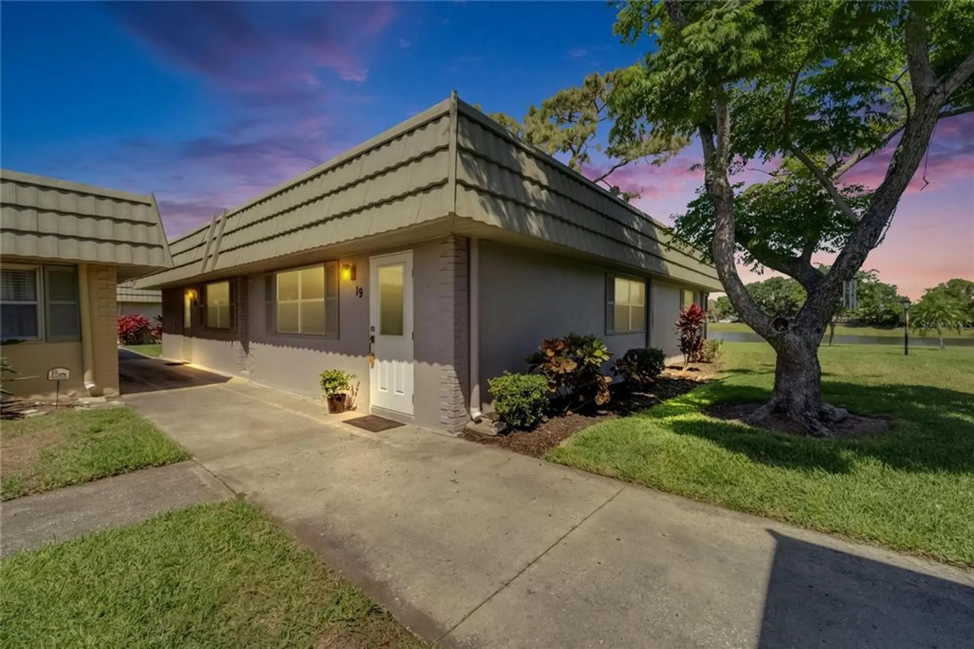 Property Slideshow image 3 of 50 | 201 kings blvd 19, Sun City Center, FL, 33573