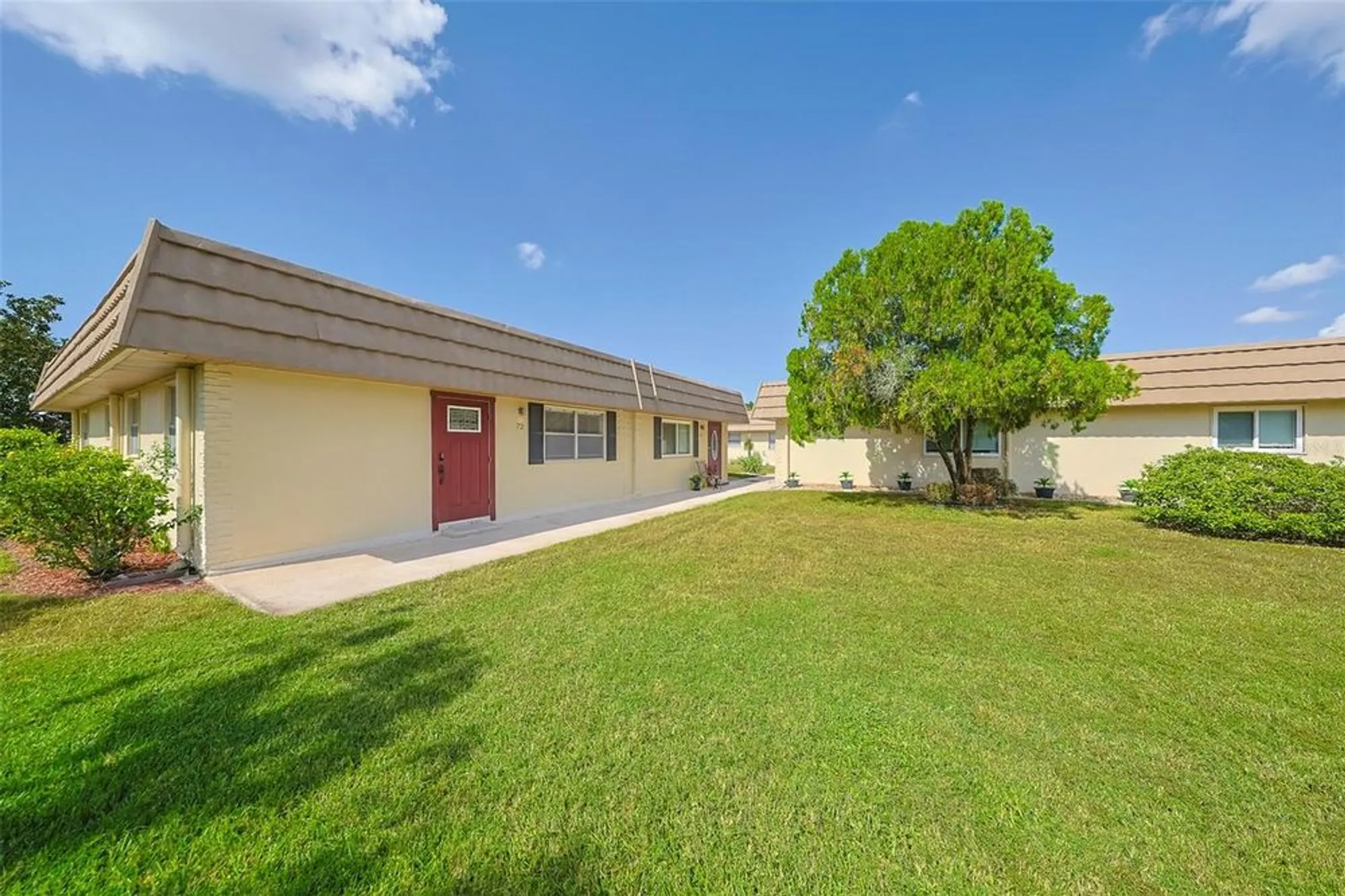 Property Slideshow image 4 of 59 | 202 bedford st 72, Sun City Center, FL, 33573