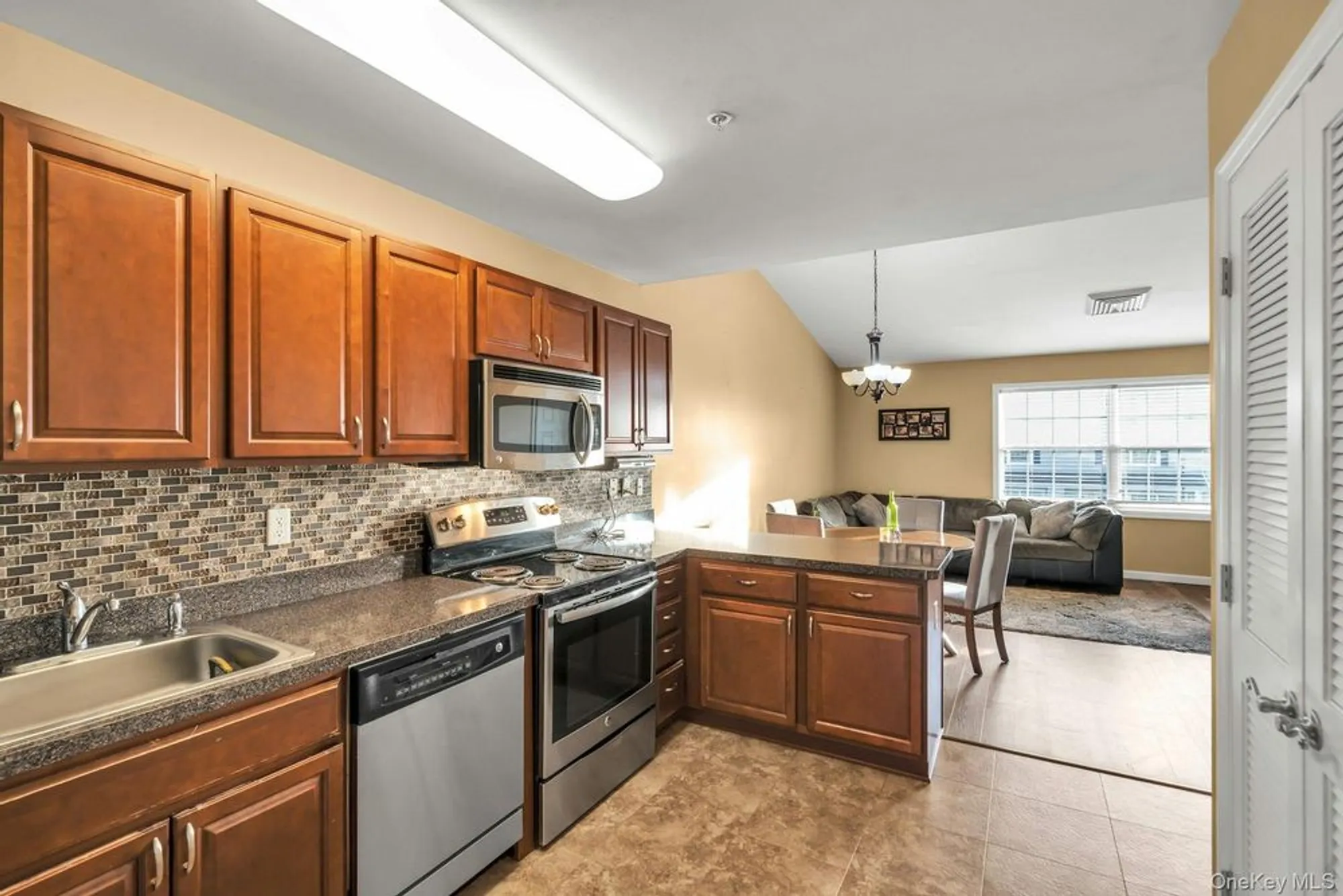 Property Slideshow image 8 of 24 | 1120 willow ln, Valley Stream, NY, 11580