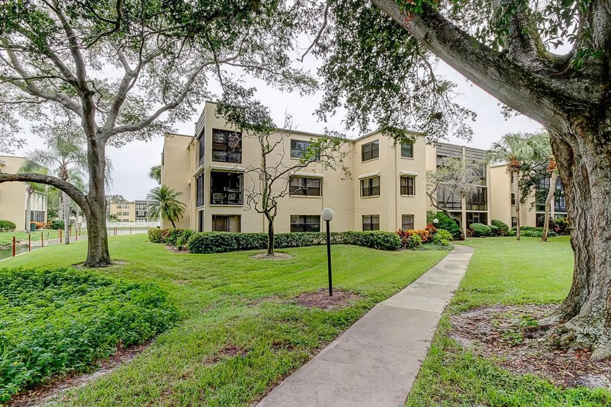 Property Slideshow image 52 of 56 | 14130 rosemary ln 3312, Largo, FL, 33774