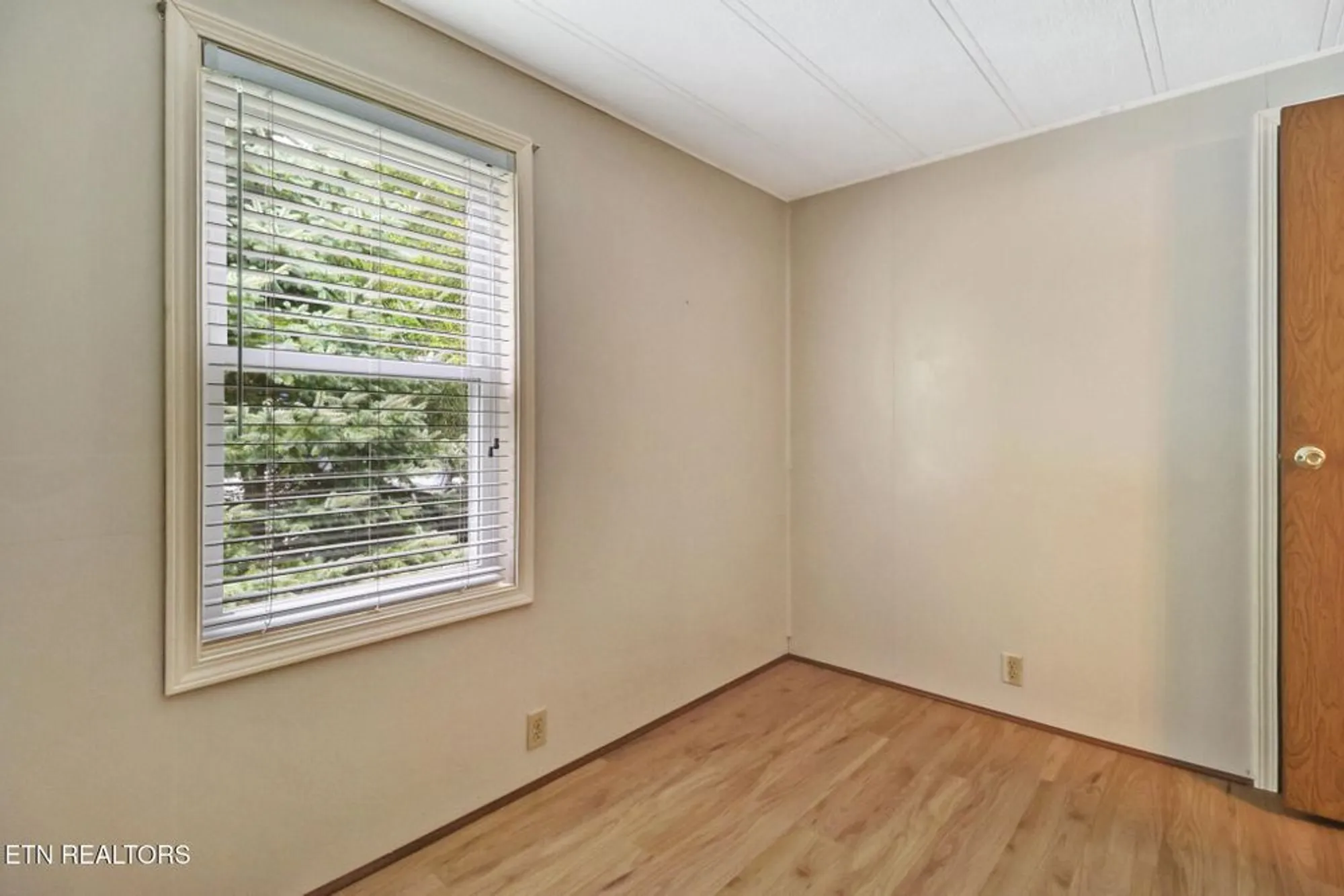 Property Slideshow image 21 of 28 | 20 robin hood ln, Crossville, TN, 38558