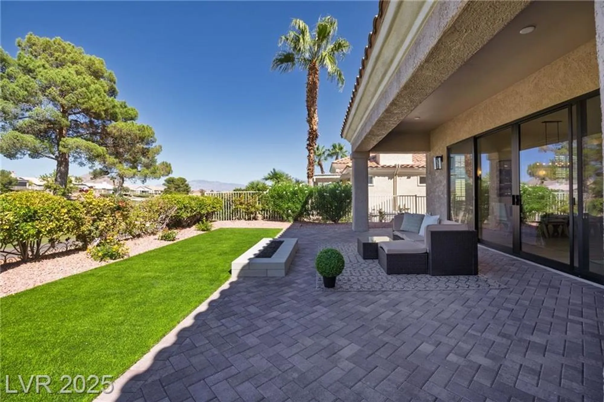Property Slideshow image 32 of 43 | 2725 youngdale dr, Las Vegas, NV, 89134