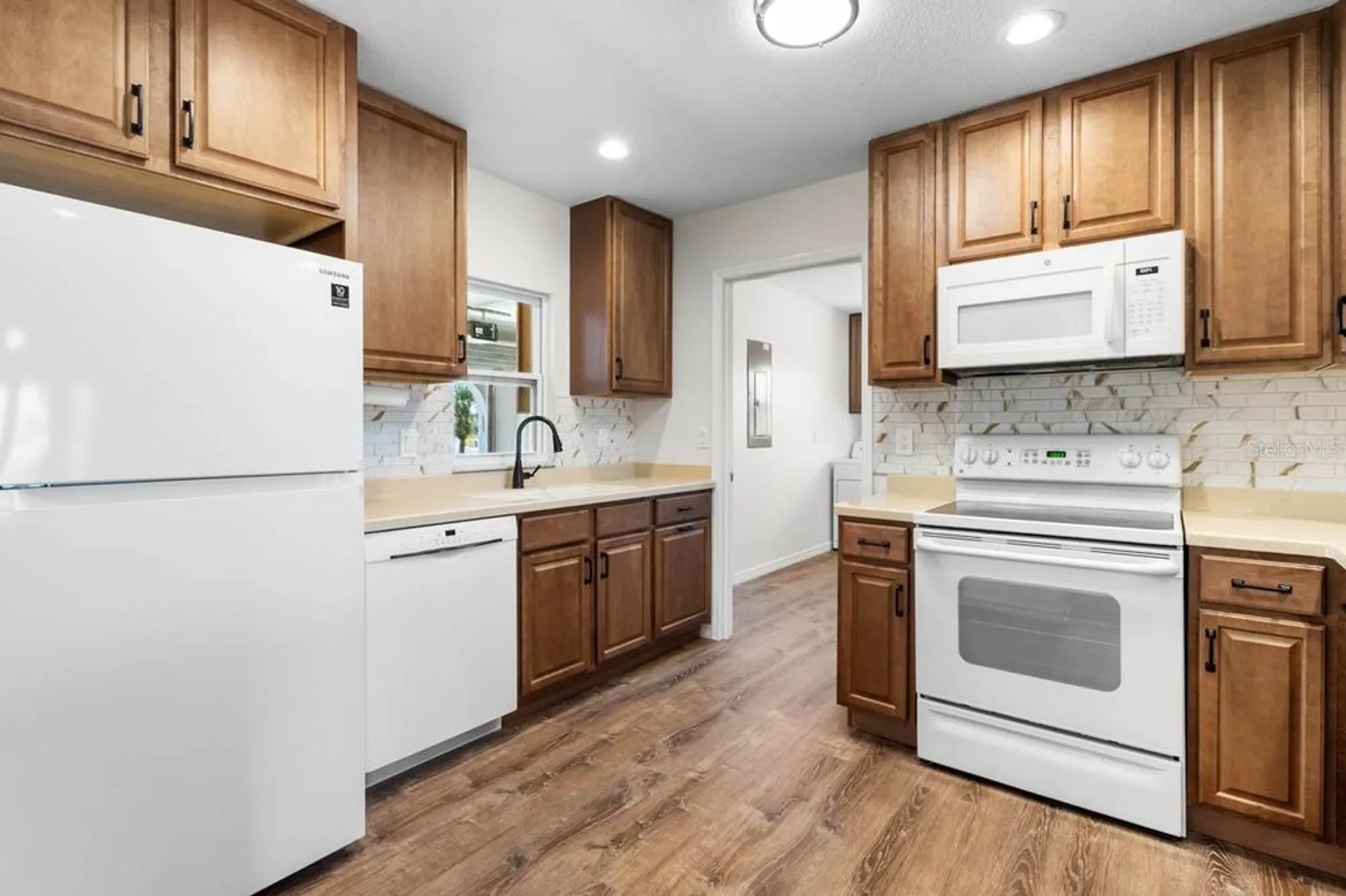 Property Slideshow image 14 of 34 | 1002 strawpocket pl, Sun City Center, FL, 33573