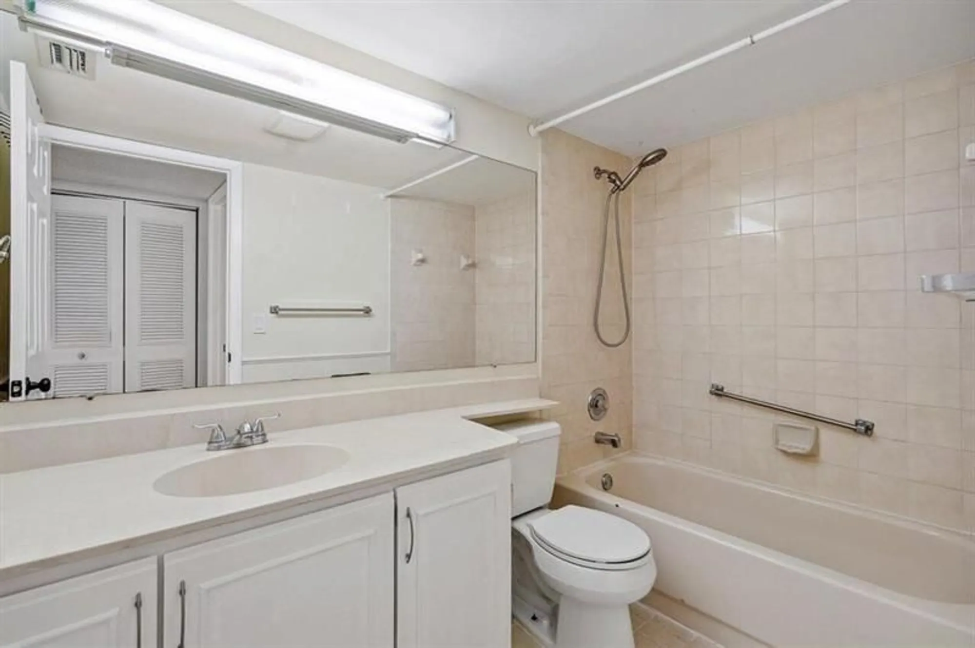 Property Slideshow image 17 of 39 | 13770 oneida dr d2, Delray Beach, FL, 33446