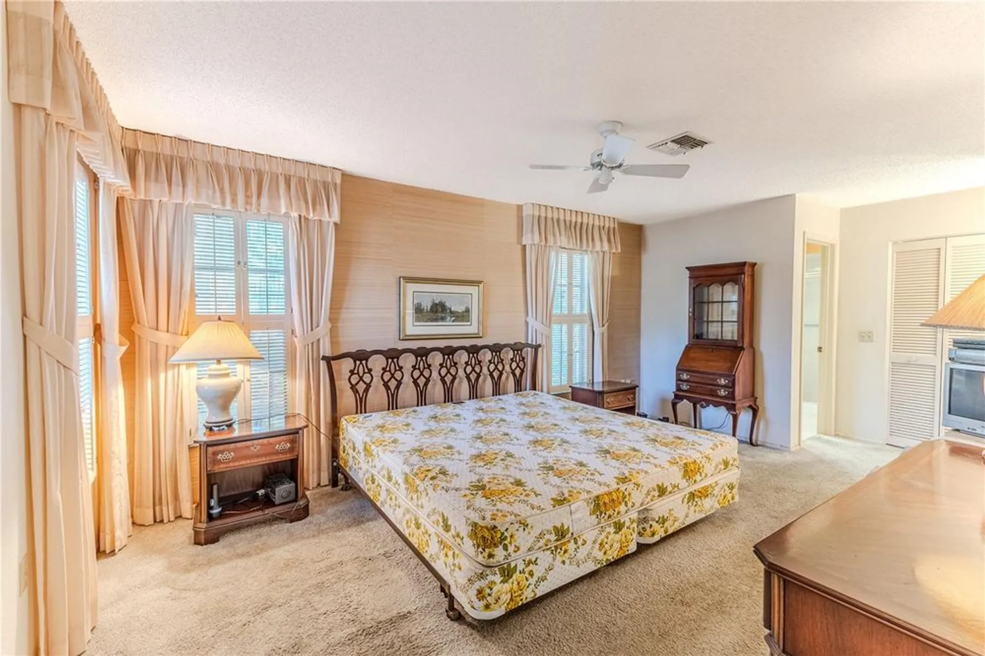 Property Slideshow image 32 of 73 | 2193 timber lodge ln, Spring Hill, FL, 34606