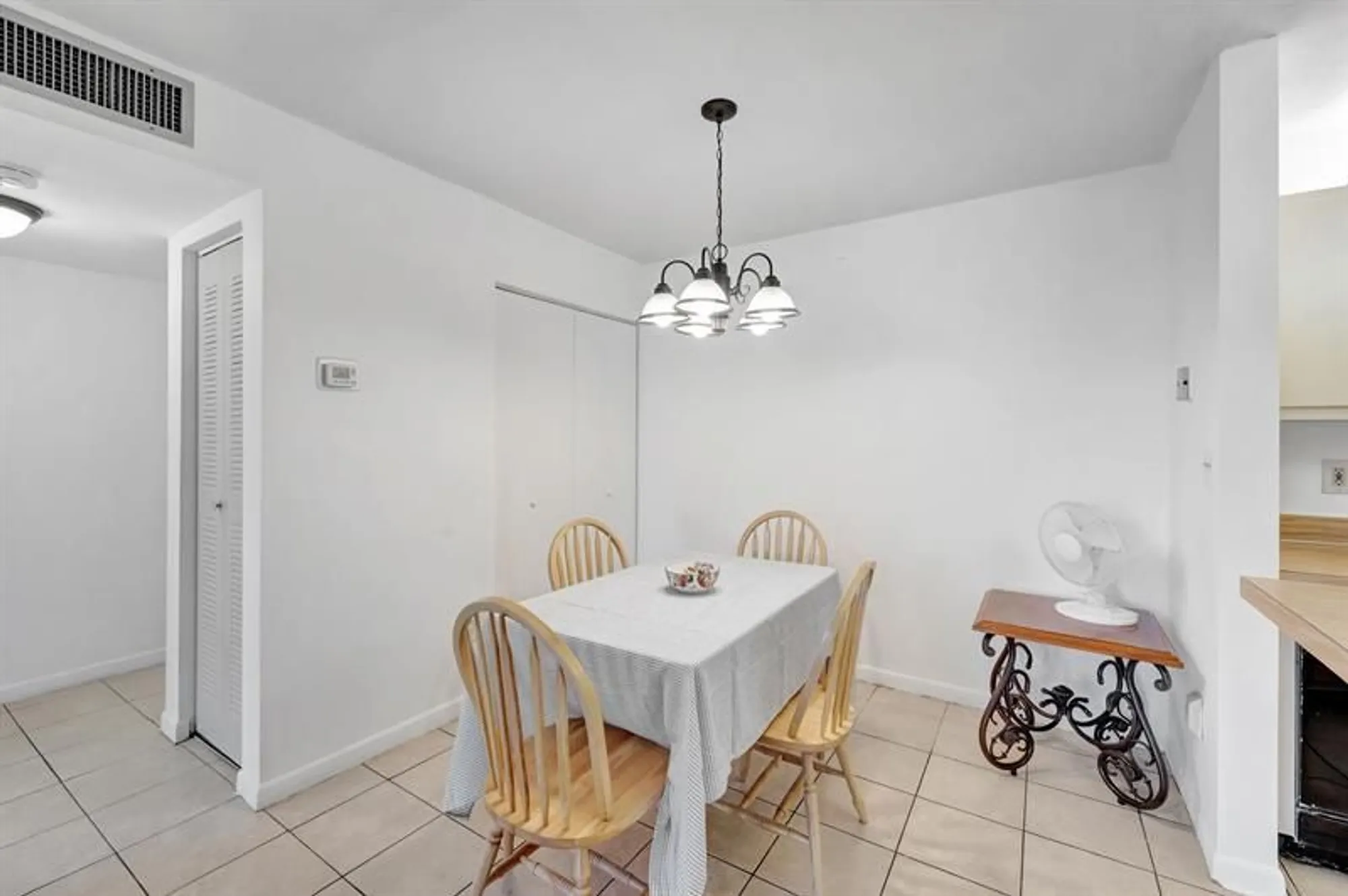 Property Slideshow image 8 of 25 | 9460 s belfort cir # l3-111, Tamarac, FL, 33321