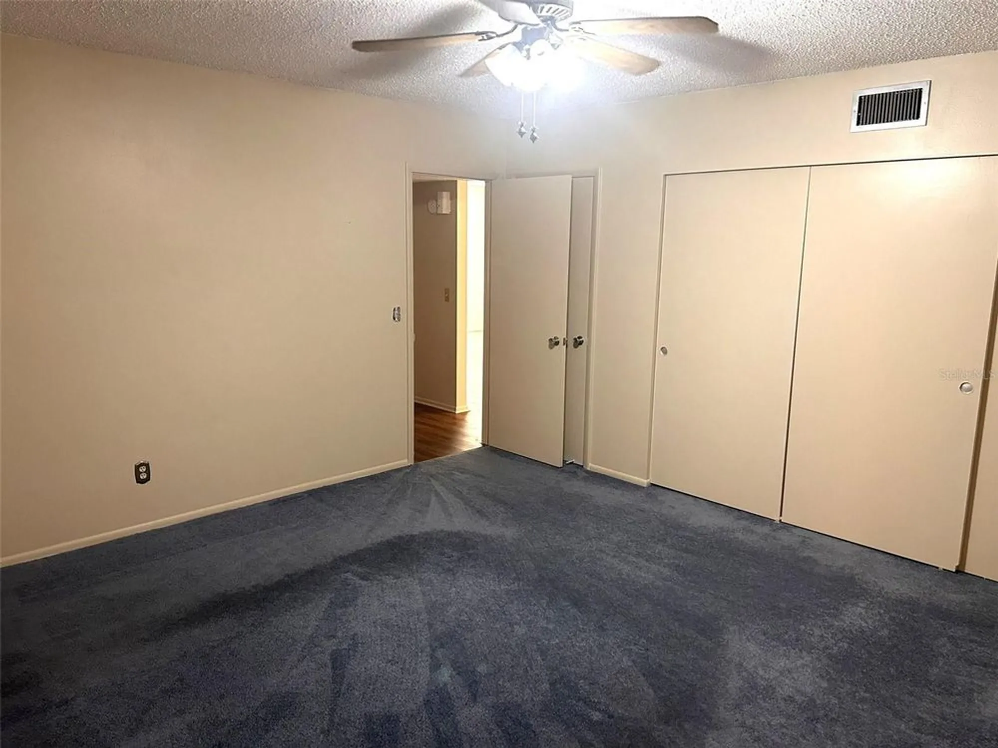 Property Slideshow image 17 of 55 | 2402 ecuadorian way apt 18, Clearwater, FL, 33763