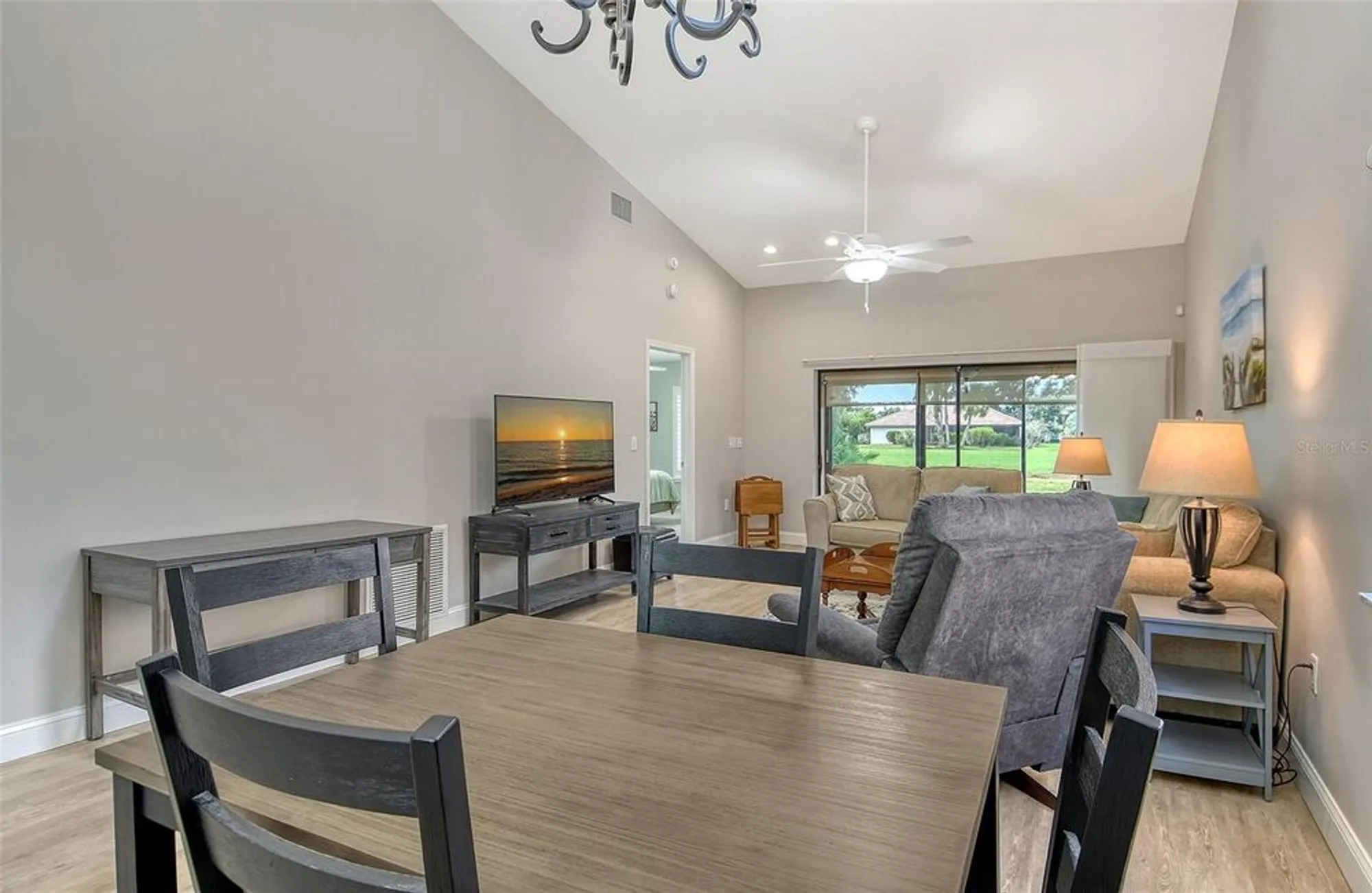 Property Slideshow image 7 of 38 | 6261 timber lake dr f6, Sarasota, FL, 34243
