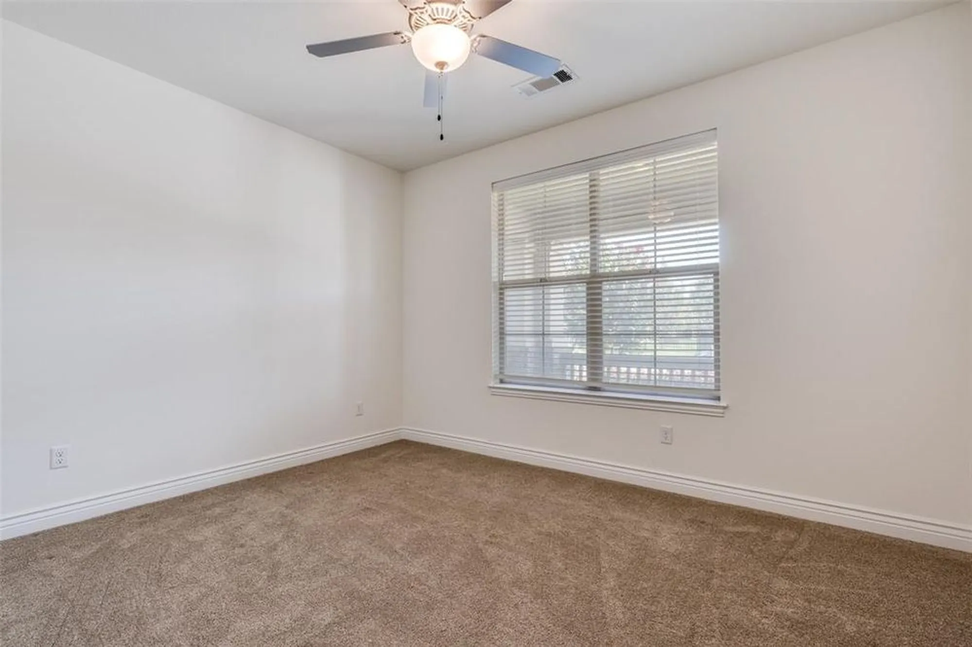 Property Slideshow image 14 of 20 | 10308 claystone dr, Denton, TX, 76207