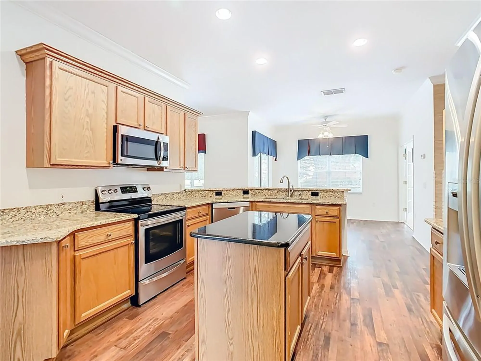 Property Slideshow image 17 of 50 | 525 shorehaven dr, Poinciana, FL, 34759