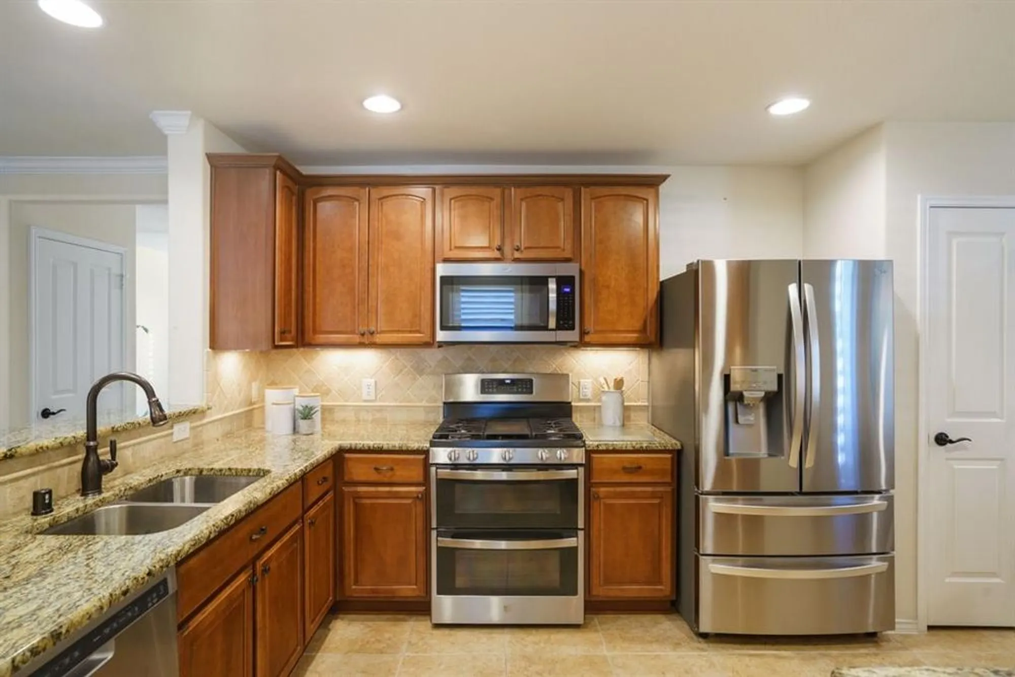 Property Slideshow image 10 of 33 | 7592 wiley ln, Frisco, TX, 75036