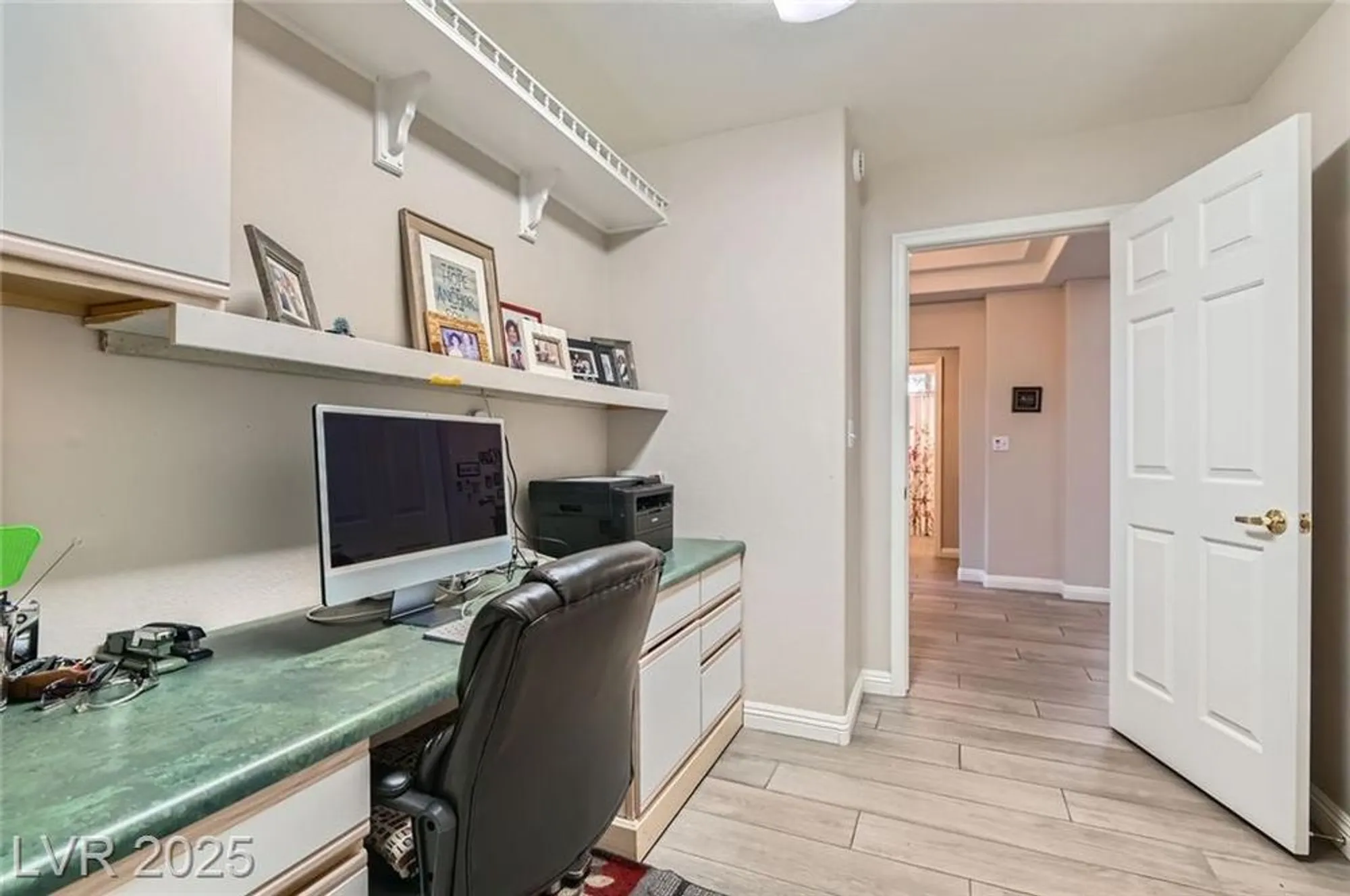 Property Slideshow image 21 of 36 | 10309 broom hill dr, Las Vegas, NV, 89134