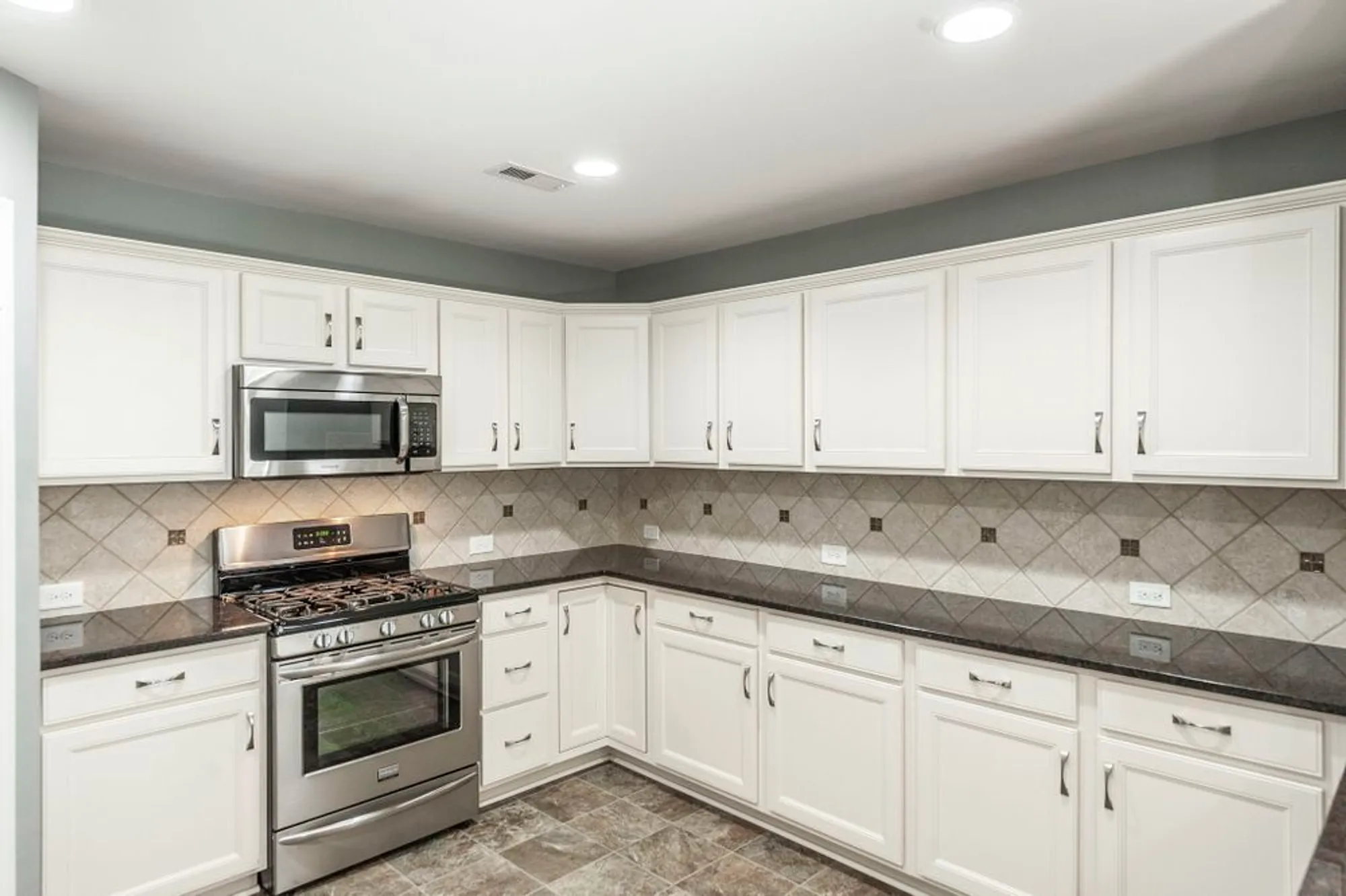 Property Slideshow image 14 of 35 | 395 devon chase hl unit 3001, Gallatin, TN, 37066