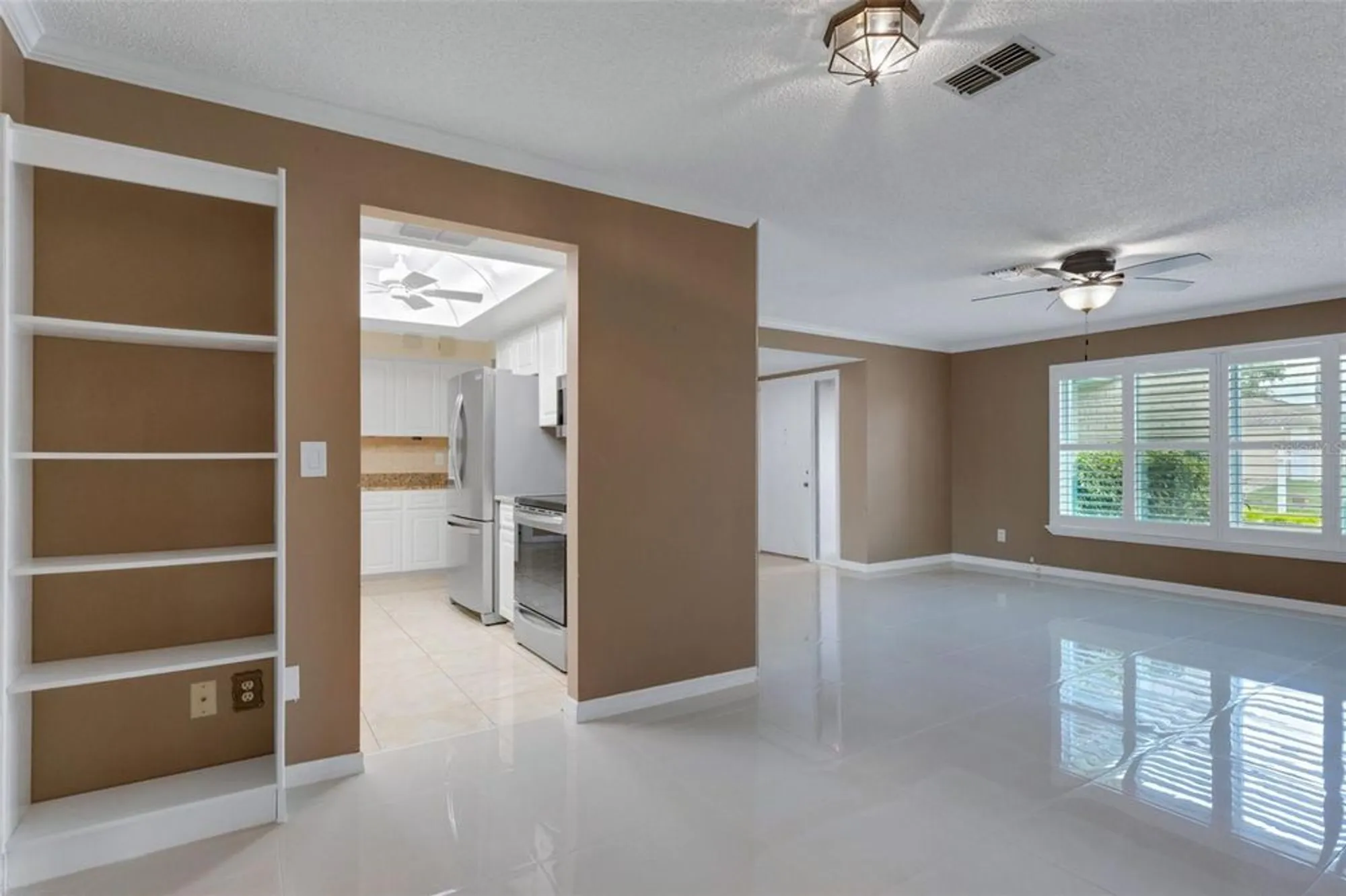Property Slideshow image 13 of 90 | 3098 e dorchester dr, Palm Harbor, FL, 34684