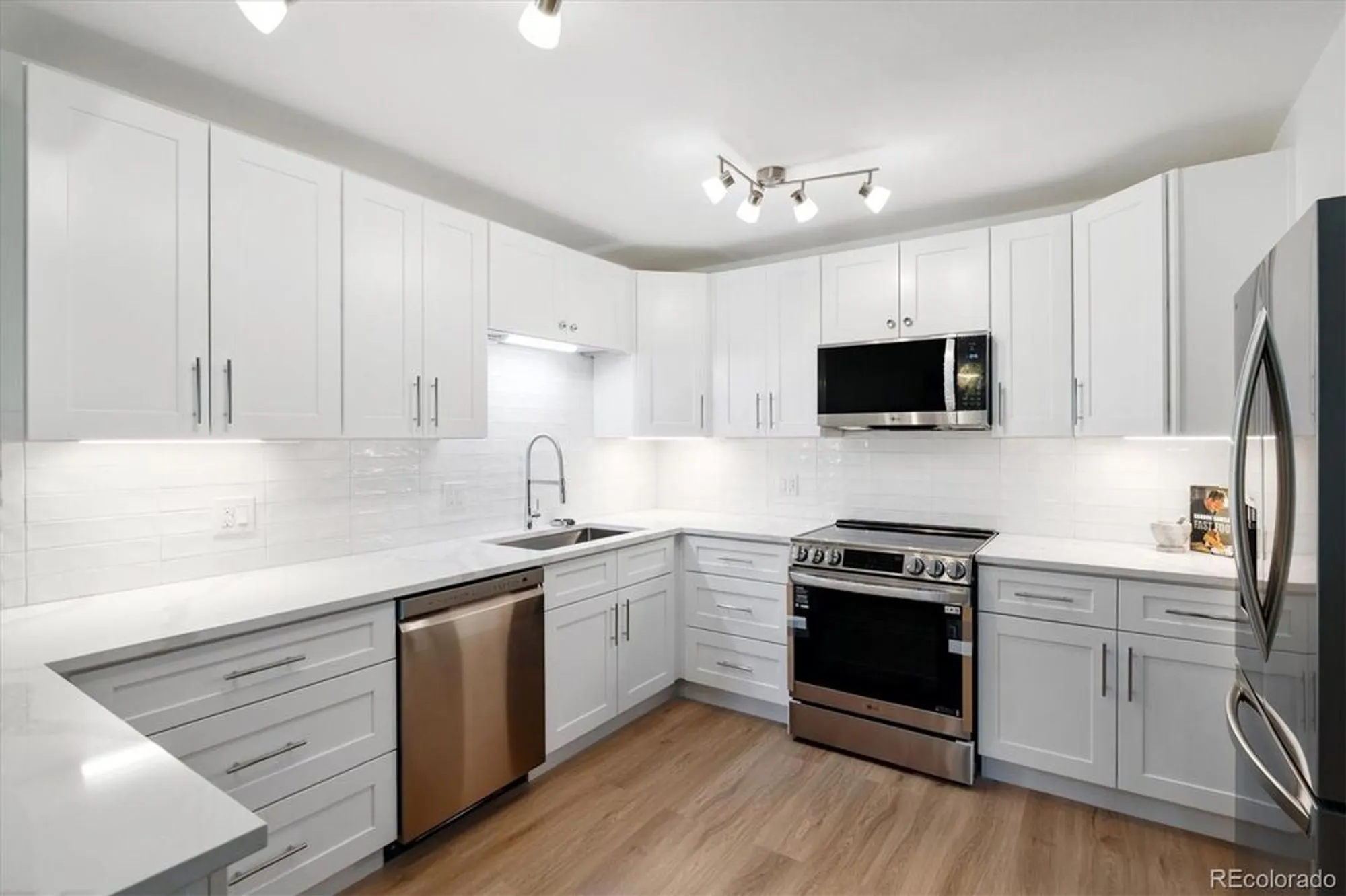 Property Slideshow image 3 of 31 | 775 s alton way 4a, Denver, CO, 80247