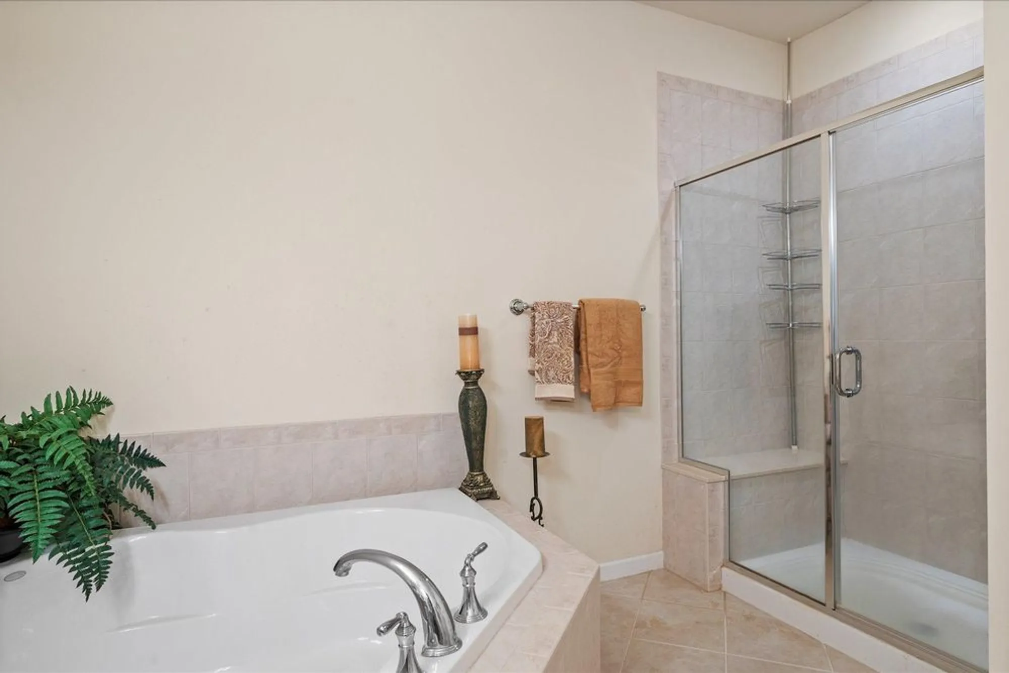 Property Slideshow image 14 of 24 | 226 sonata ct, Eastport, NY, 11941