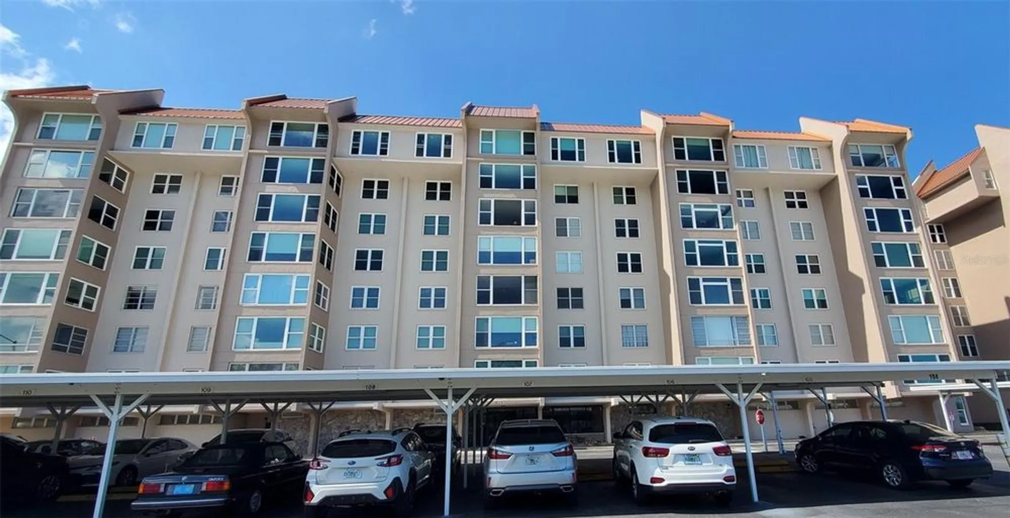 Property Slideshow image 18 of 24 | 632 edgewater dr 832, Dunedin, FL, 34698