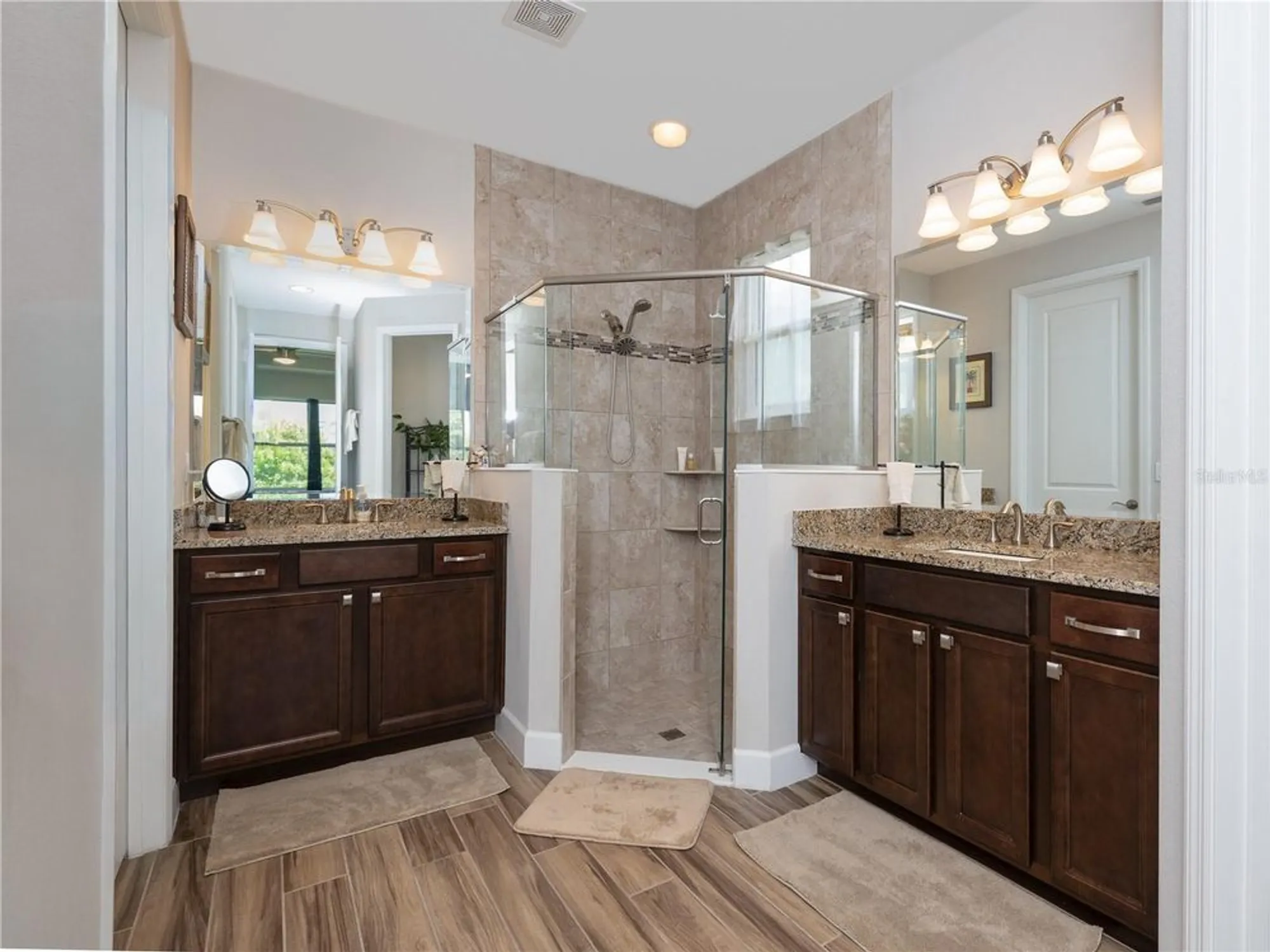 Property Slideshow image 20 of 32 | 1547 lambrook dr, Deland, FL, 32724