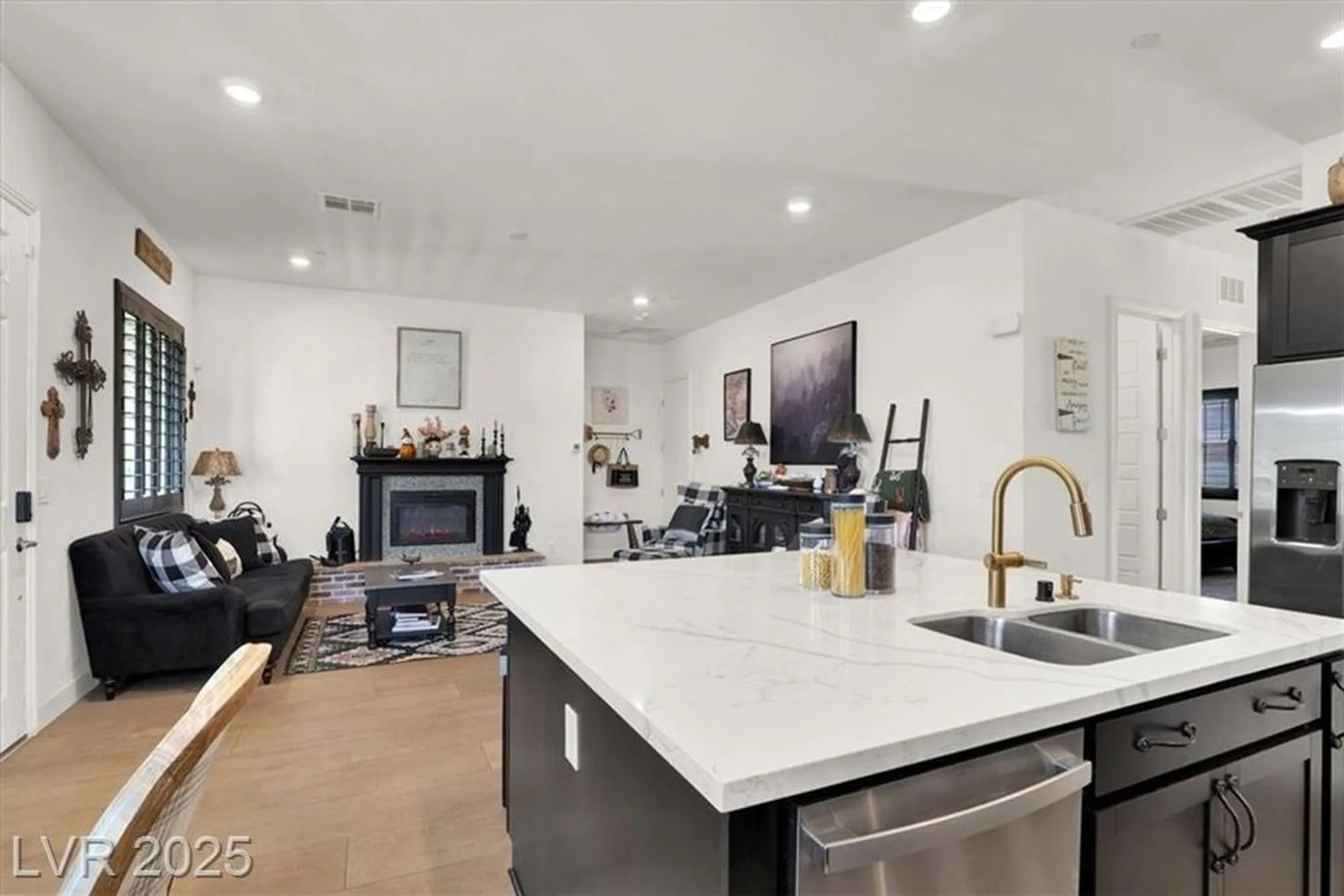 Property Slideshow image 15 of 45 | 727 chopin hills st, Henderson, NV, 89011