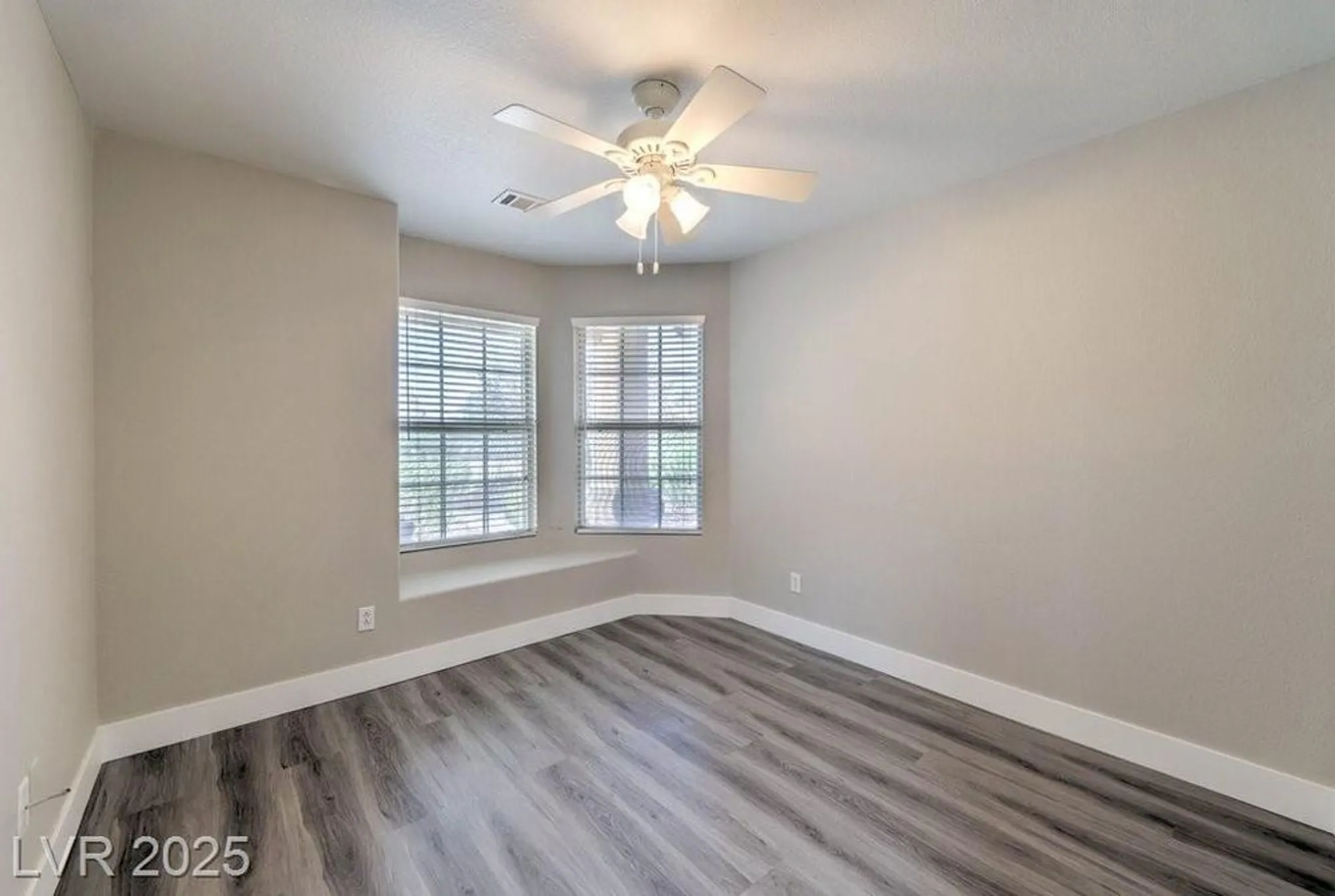 Property Slideshow image 35 of 63 | 5433 honey mesquite ln, Las Vegas, NV, 89130