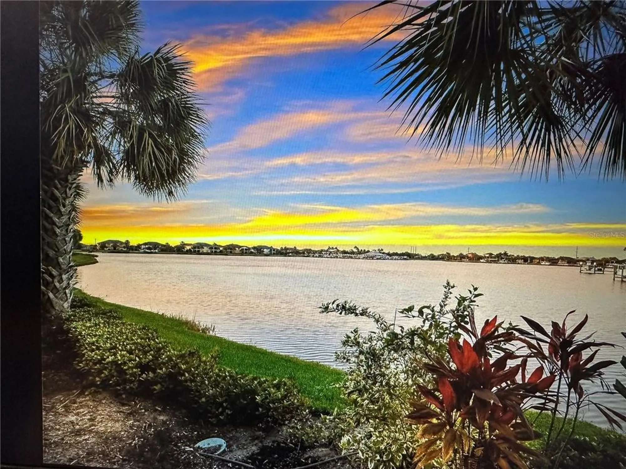 Property Slideshow image 14 of 78 | 1121 riverscape st, Bradenton, FL, 34208