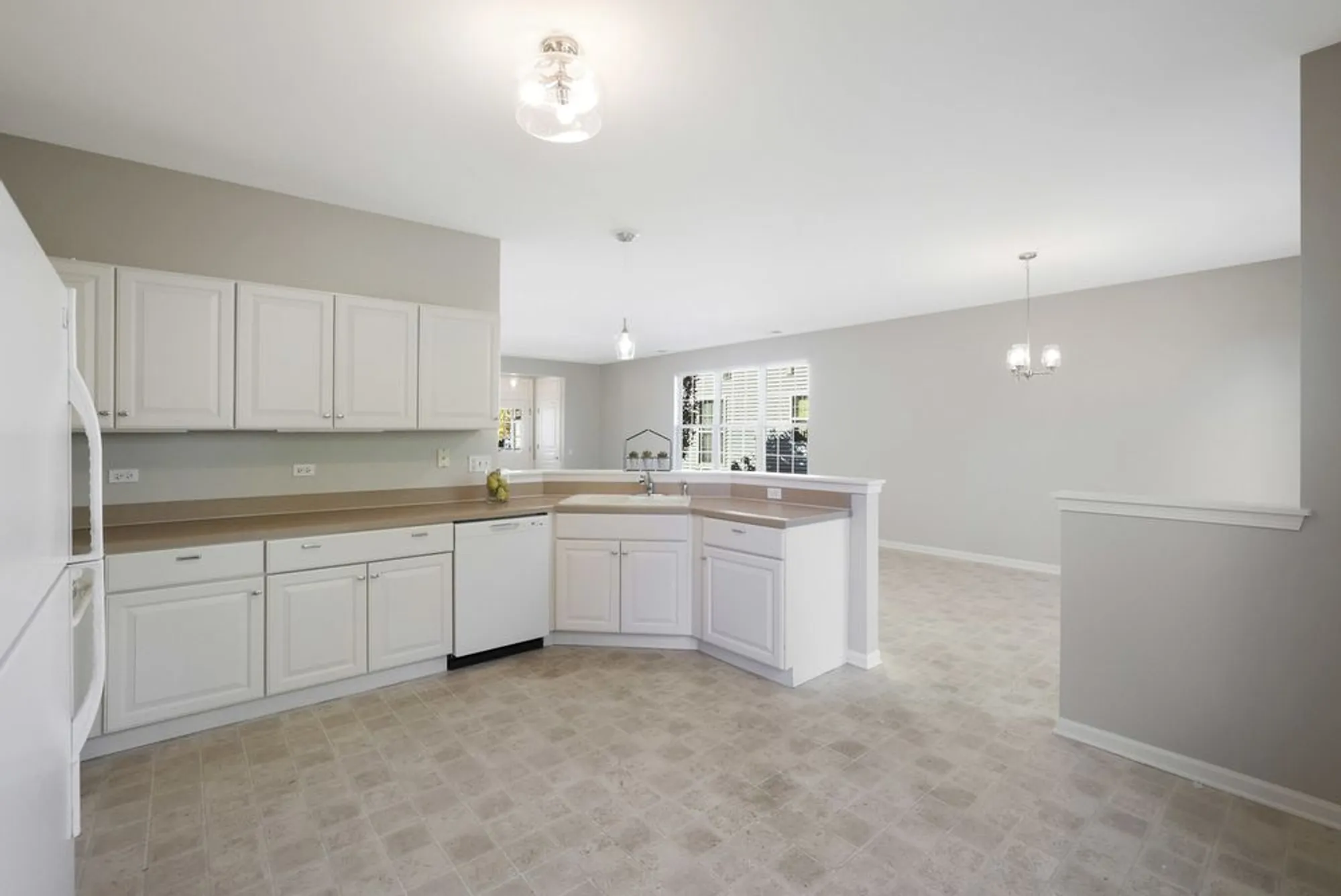 Property Slideshow image 11 of 30 | 13728 chestnut ln, Huntley, IL, 60142