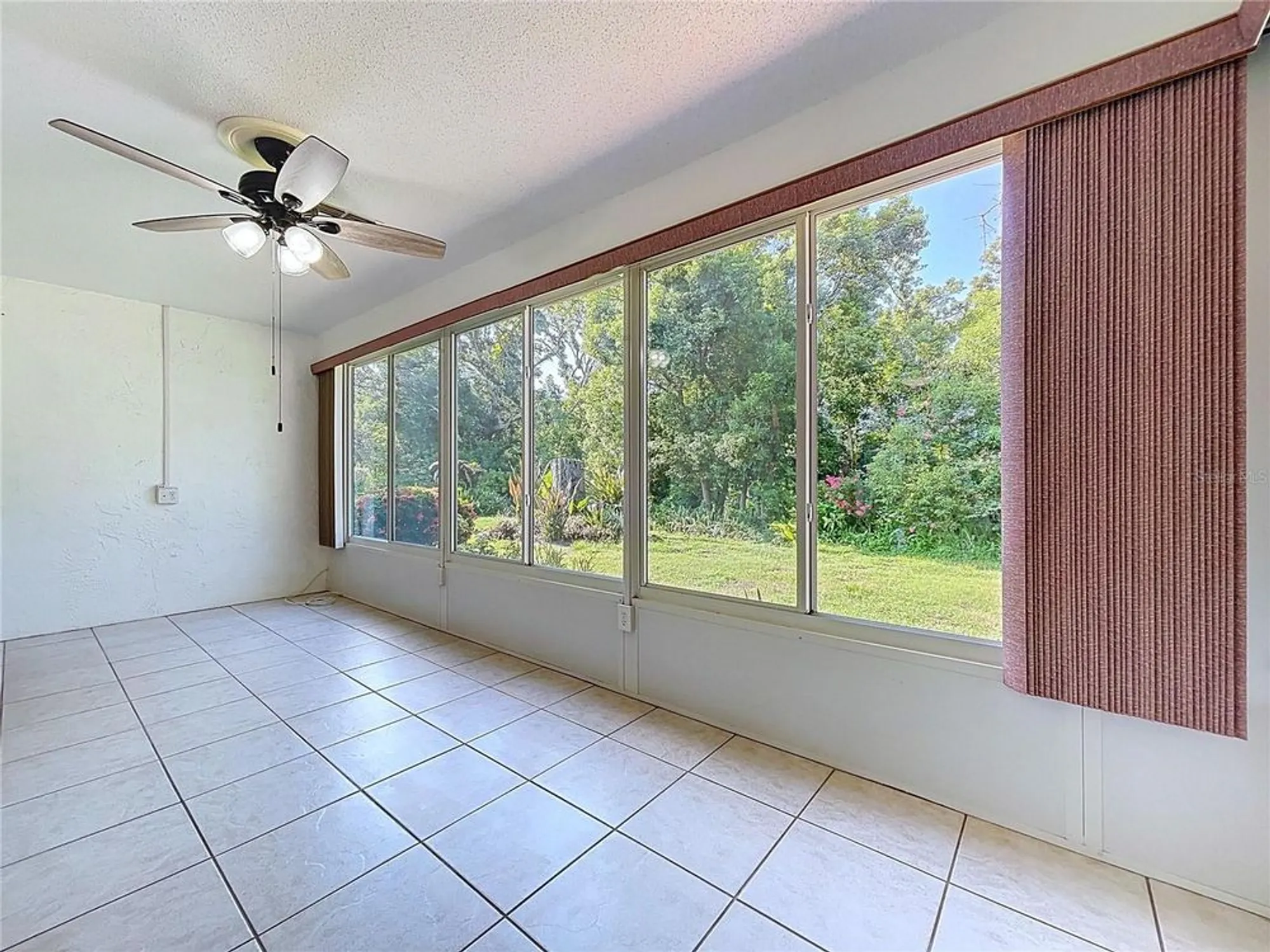 Property Slideshow image 21 of 67 | 505 foxglove cir b, Sun City Center, FL, 33573
