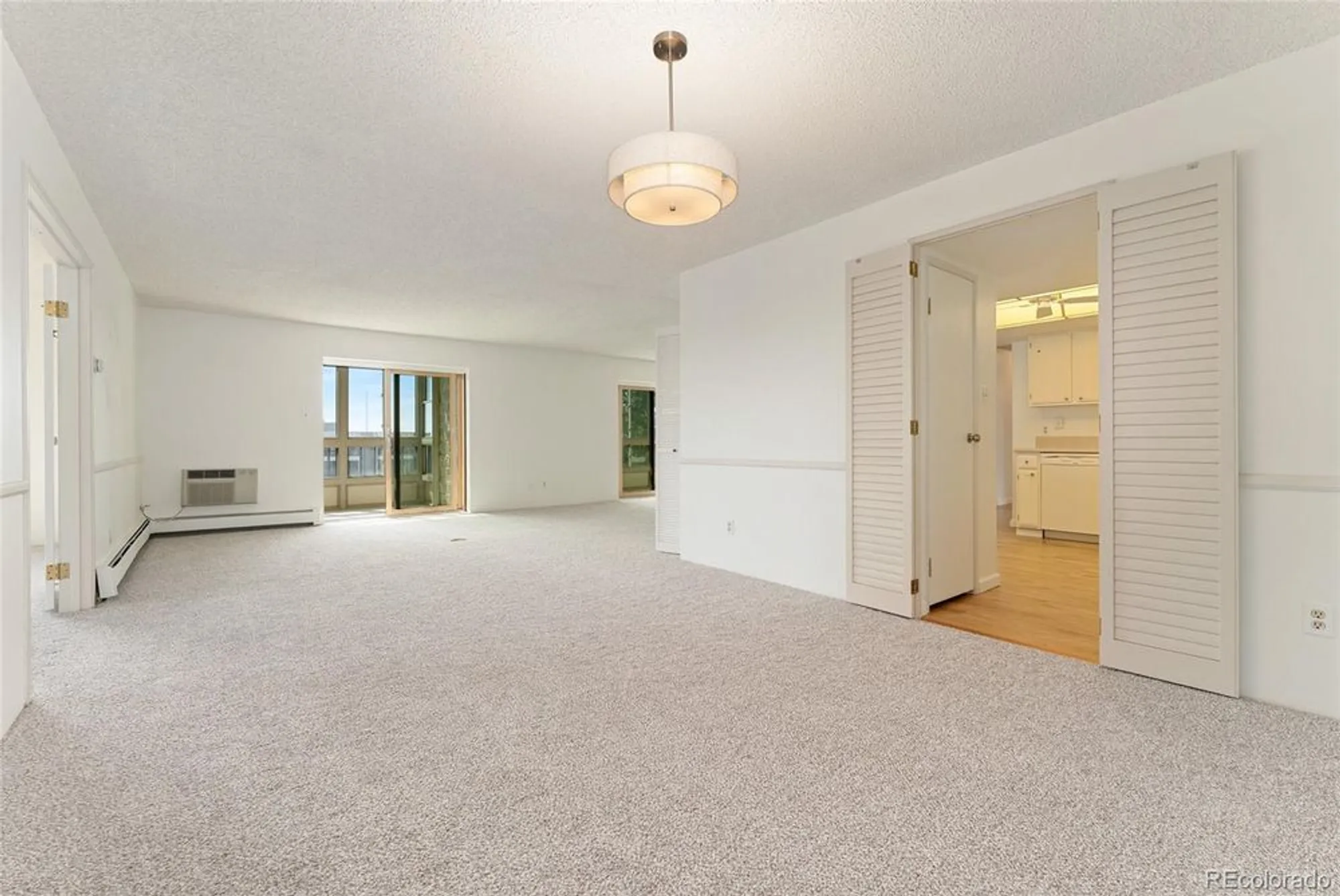 Property Slideshow image 11 of 43 | 13890 e marina dr 606, Aurora, CO, 80014