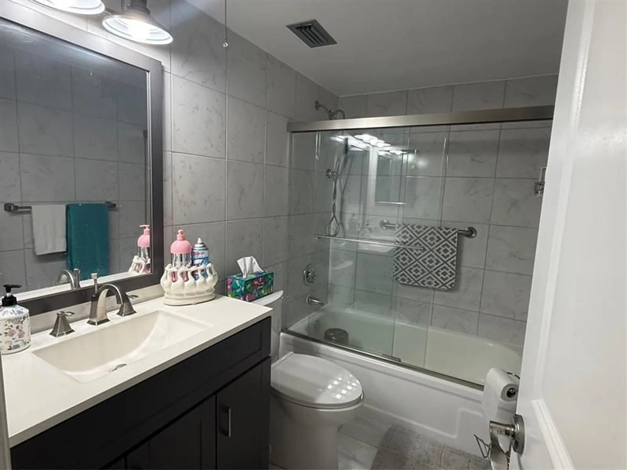 Property Slideshow image 15 of 18 | 32 abbey ln apt 207, Delray Beach, FL, 33446