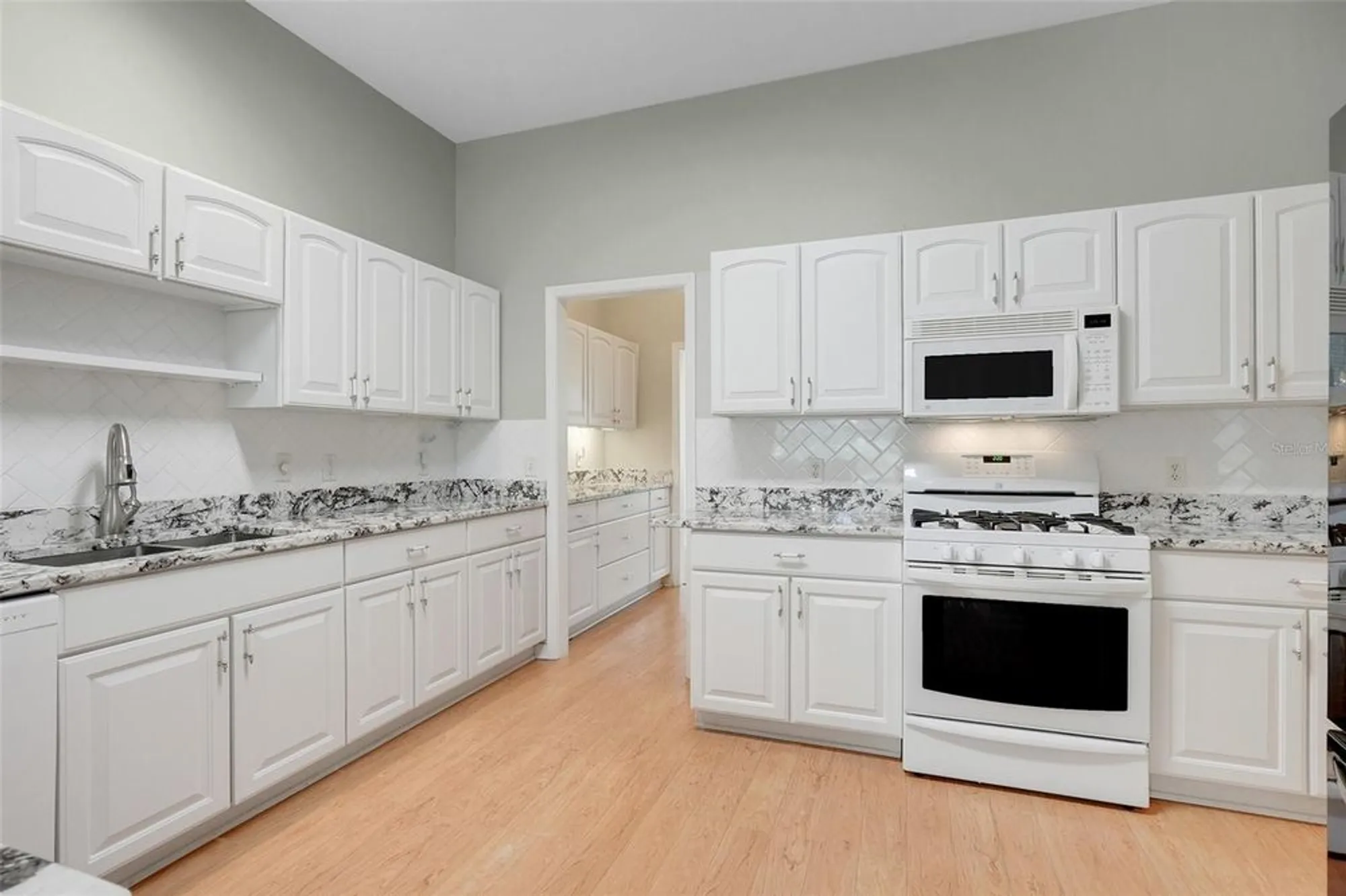 Property Slideshow image 12 of 46 | 1042 avenida sonoma, Lady Lake, FL, 32159