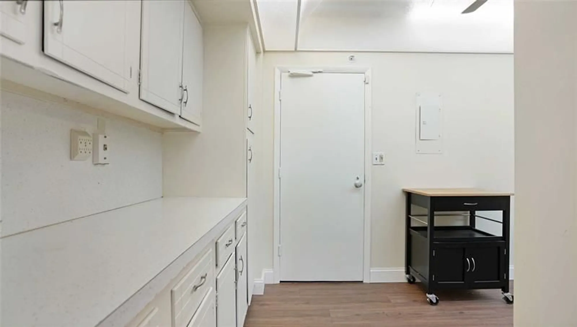 Property Slideshow image 13 of 49 | 3333 ne 34th st 109, Fort Lauderdale, FL, 33308