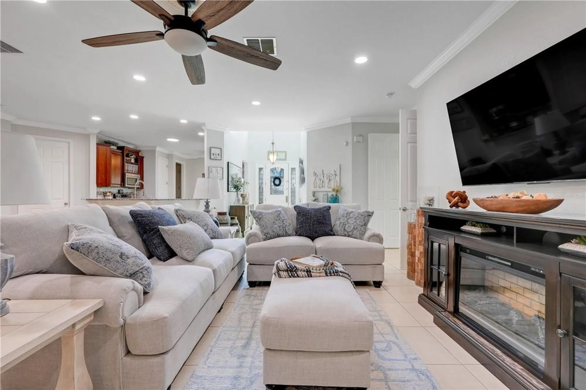 Property Slideshow image 14 of 47 | 217 lake cassidy dr, Kissimmee, FL, 34759