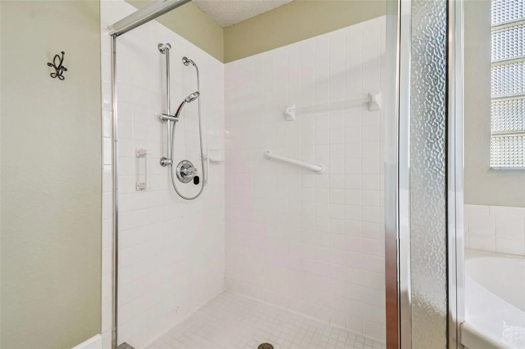 Property Slideshow image 23 of 44 | 2309 lyndhurst dr, Sun City Center, FL, 33573