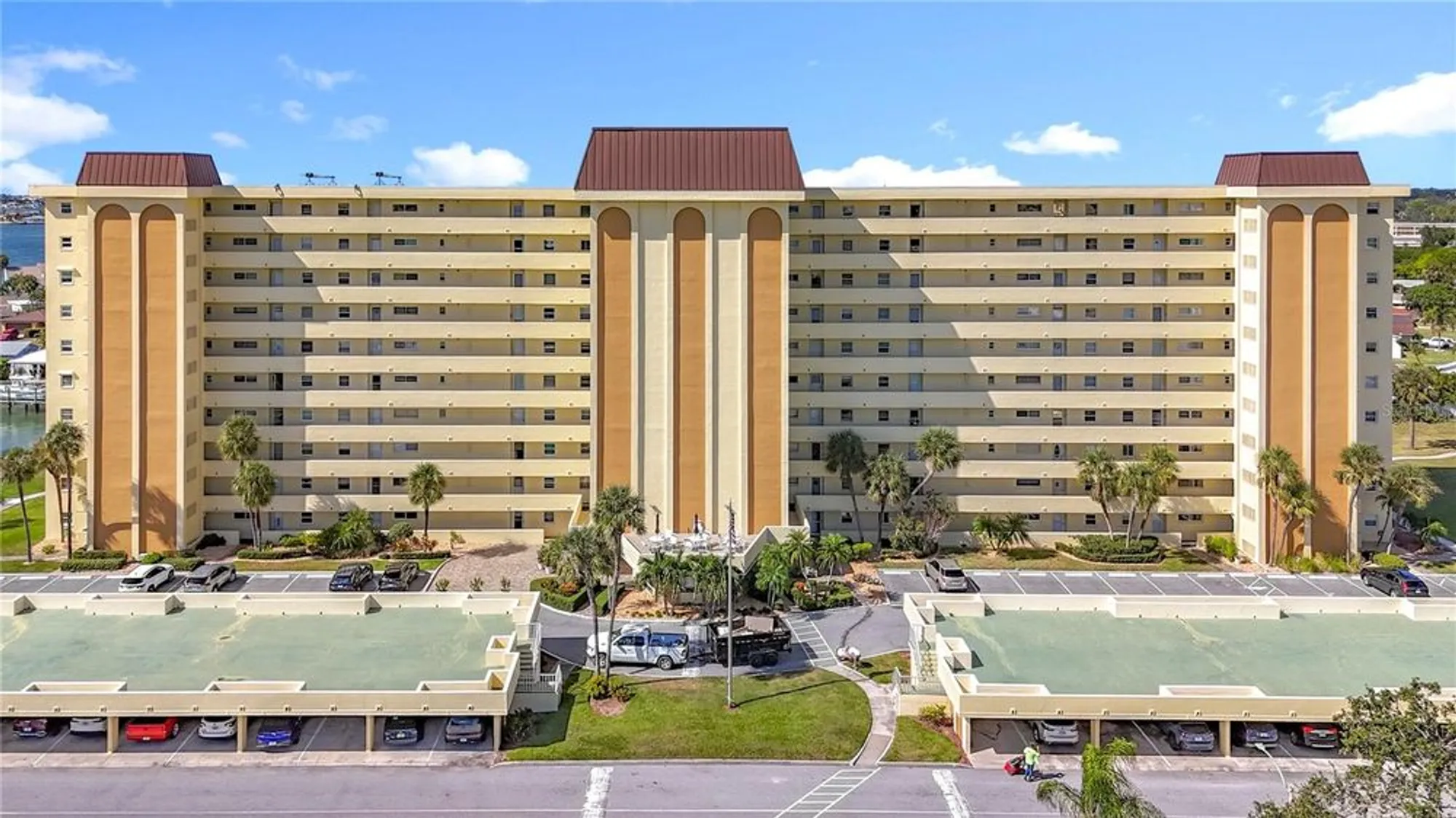 Property Slideshow image 5 of 77 | 4725 cove cir apt 810, Saint Petersburg, FL, 33708