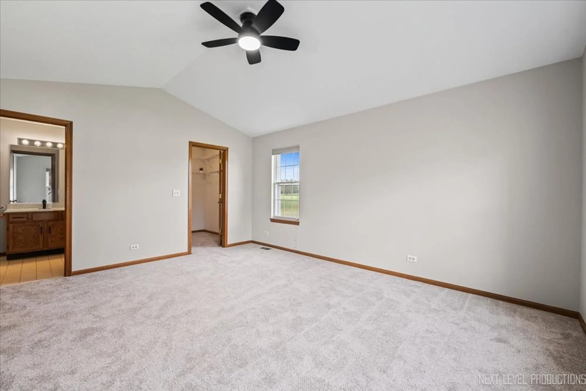 Property Slideshow image 22 of 49 | 21289 silktree cir, Plainfield, IL, 60544