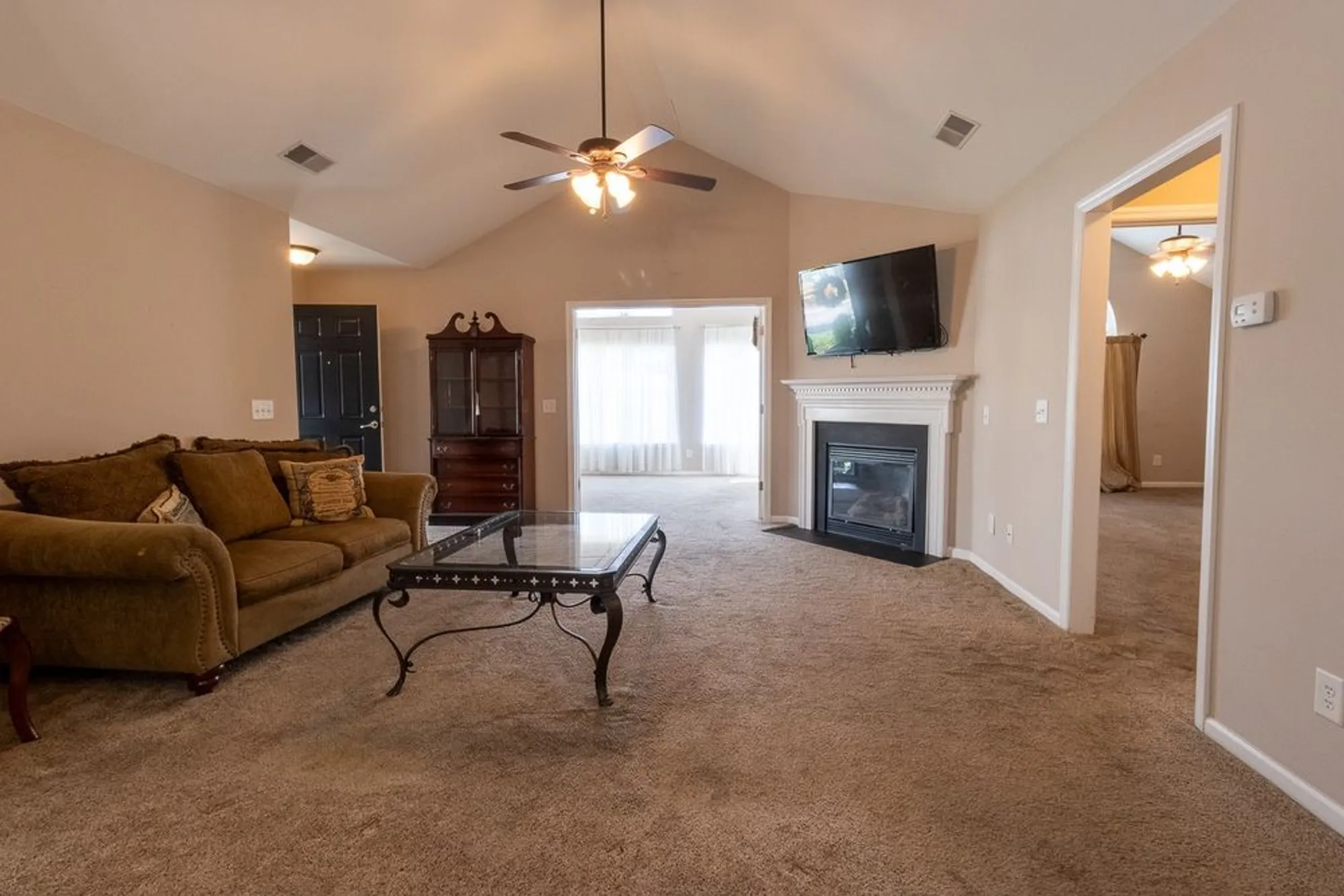 Property Slideshow image 12 of 29 | 825 s browns ln 1301, Gallatin, TN, 37066