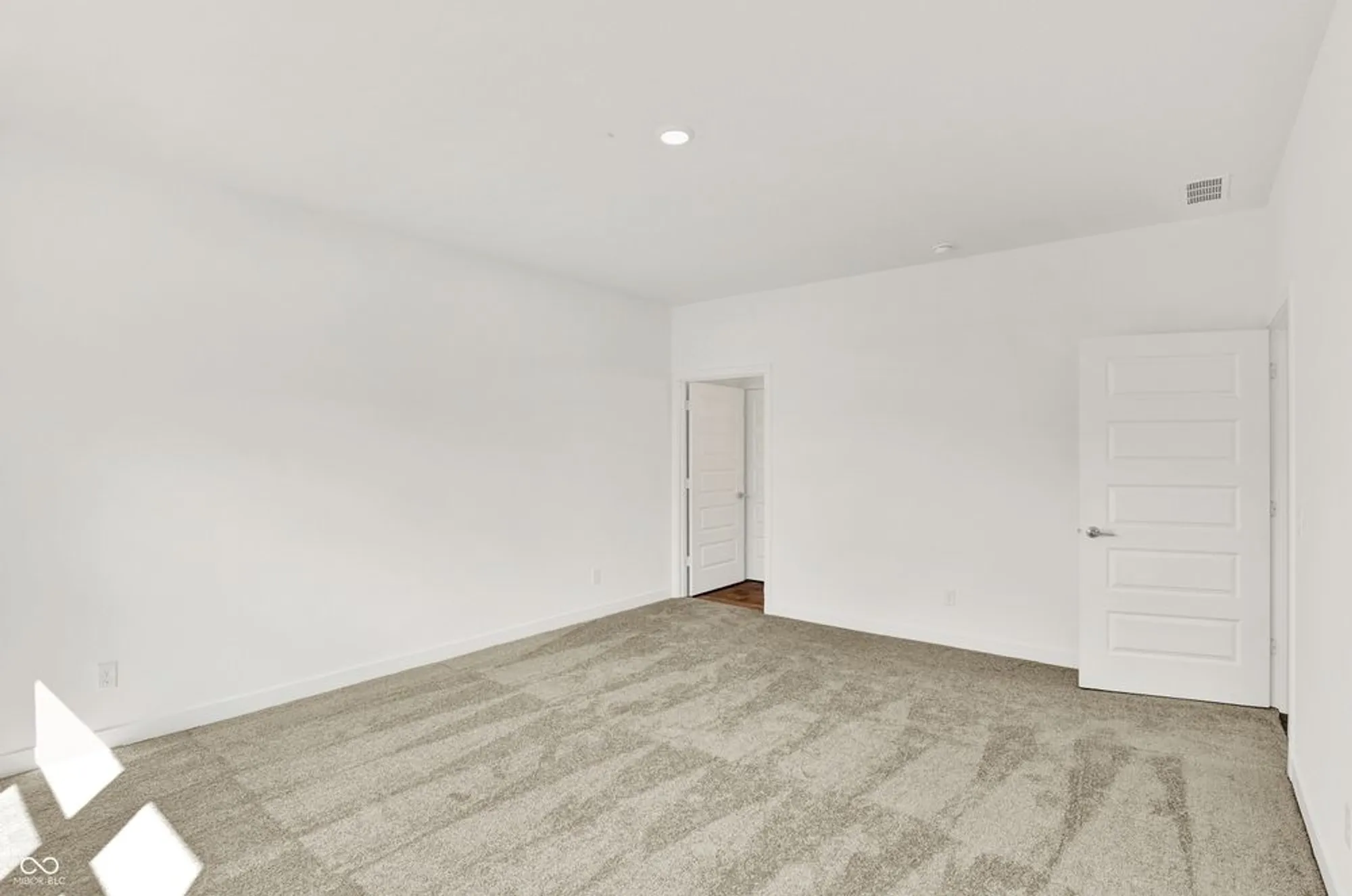 Property Slideshow image 26 of 44 | 5363 foxley park ln, Avon, IN, 46123