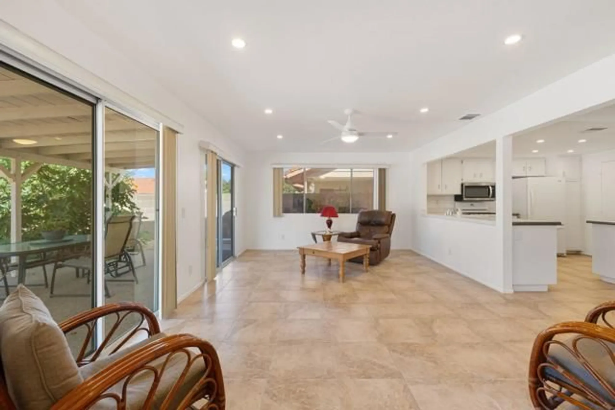 Property Slideshow image 28 of 41 | 2050 silver oak way, Hemet, CA, 92545