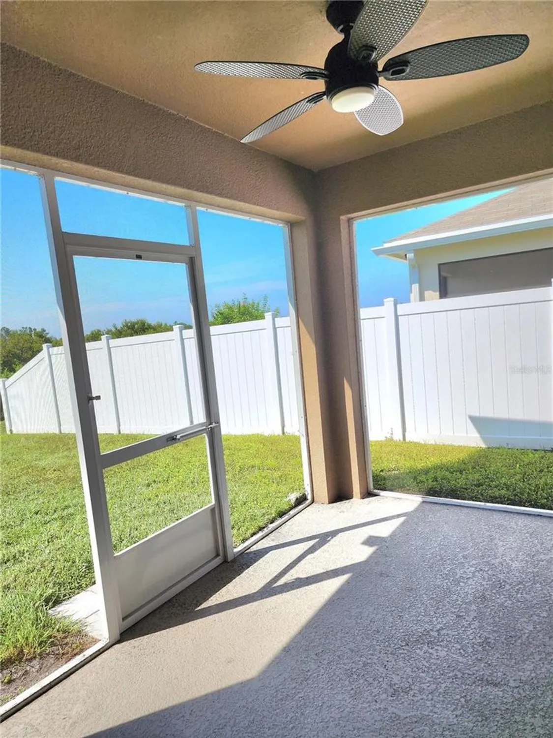 Property Slideshow image 15 of 20 | 2795 grandbury grove rd, Lakeland, FL, 33811