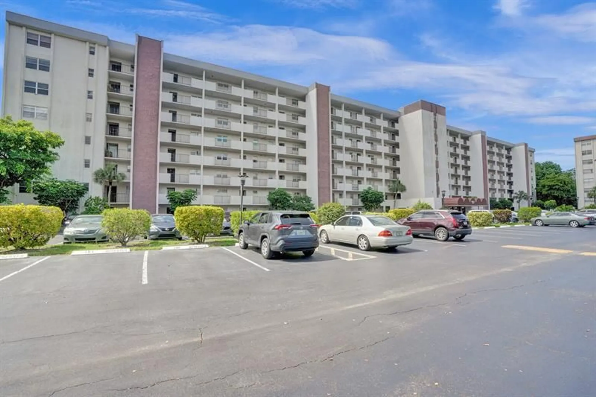 Property Slideshow image 2 of 48 | 5860 nw 44th st 603, Lauderhill, FL, 33319