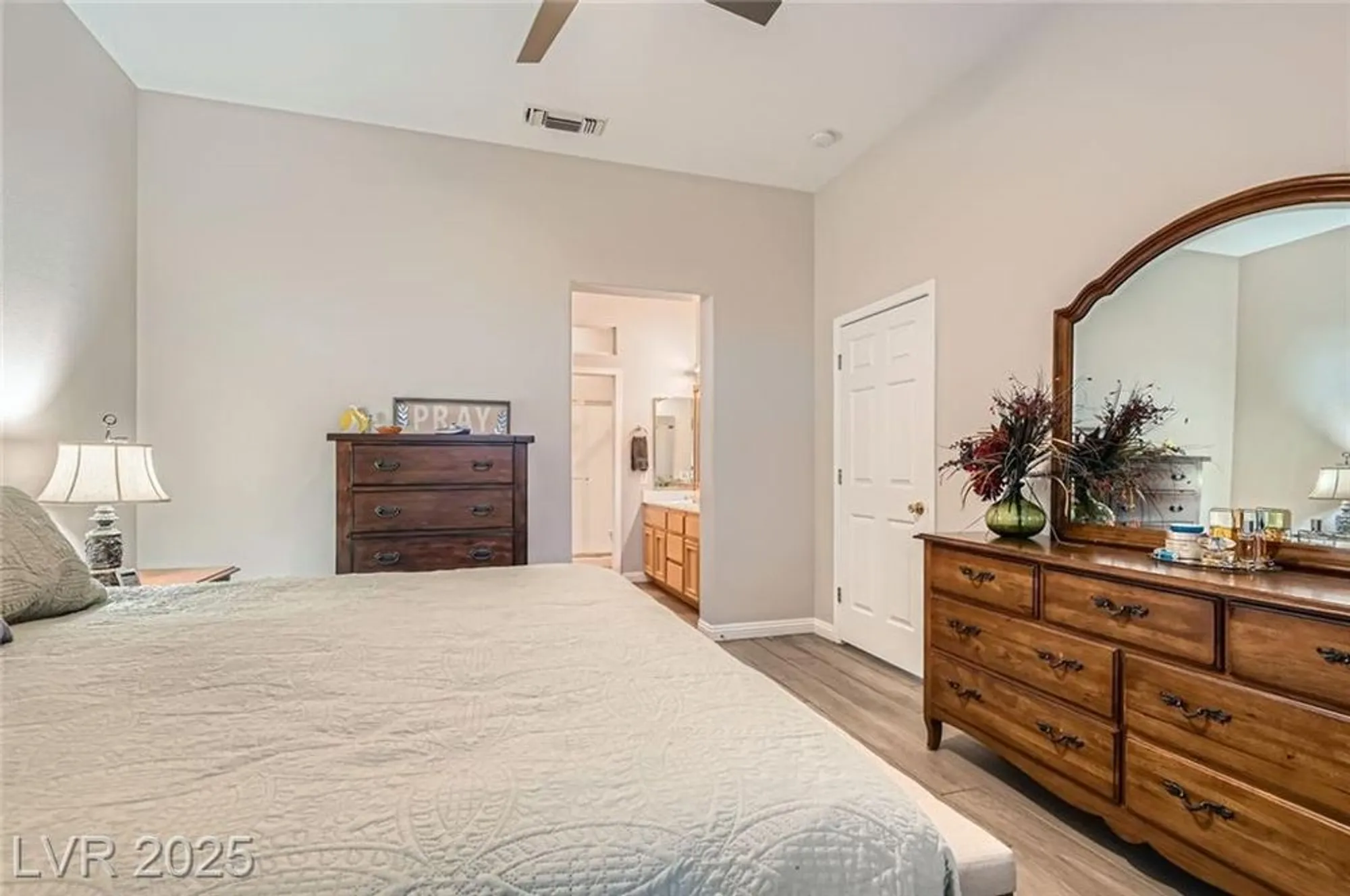 Property Slideshow image 15 of 36 | 10309 broom hill dr, Las Vegas, NV, 89134