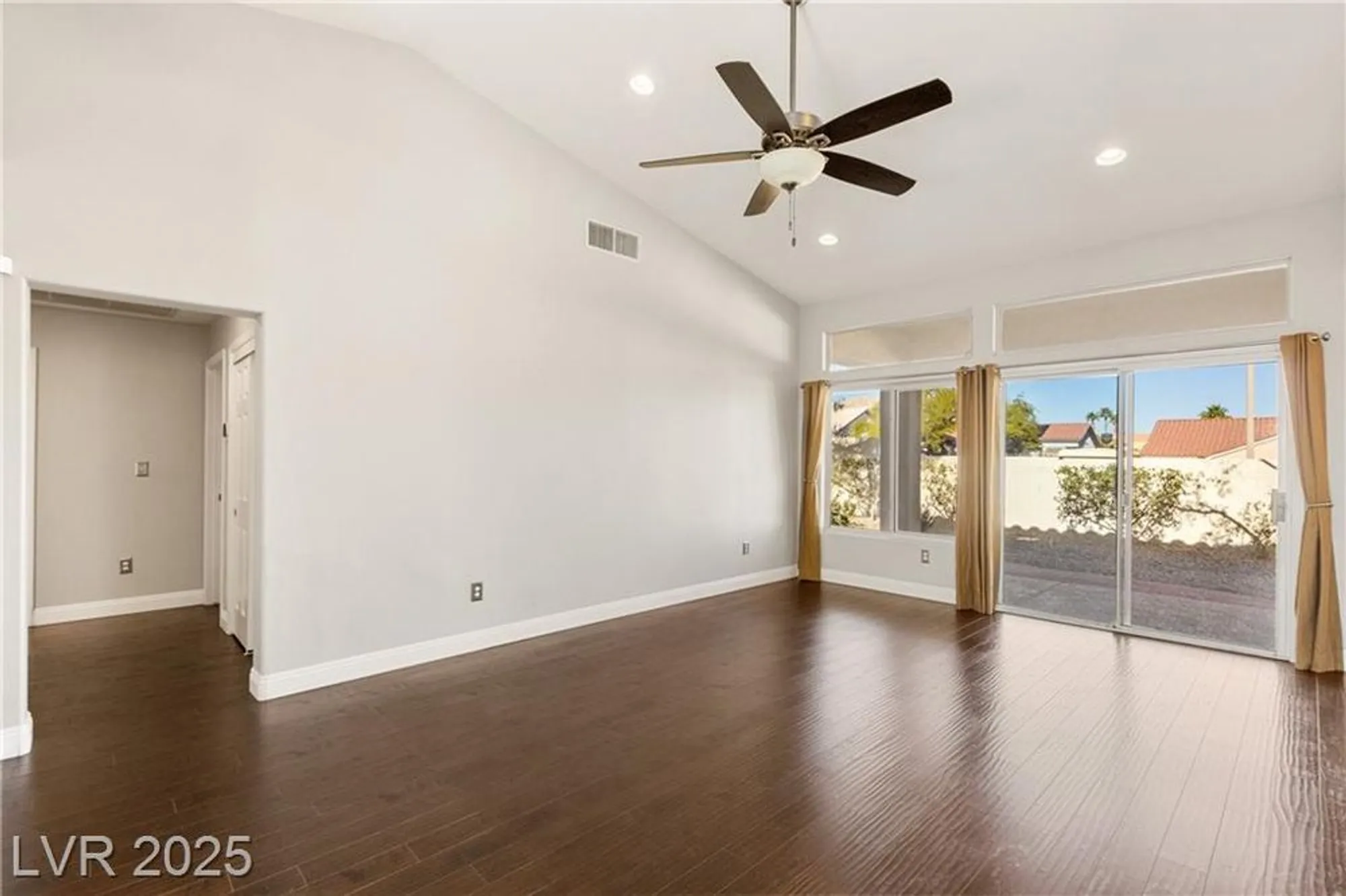 Property Slideshow image 4 of 27 | 10416 frostburg ln, Las Vegas, NV, 89134
