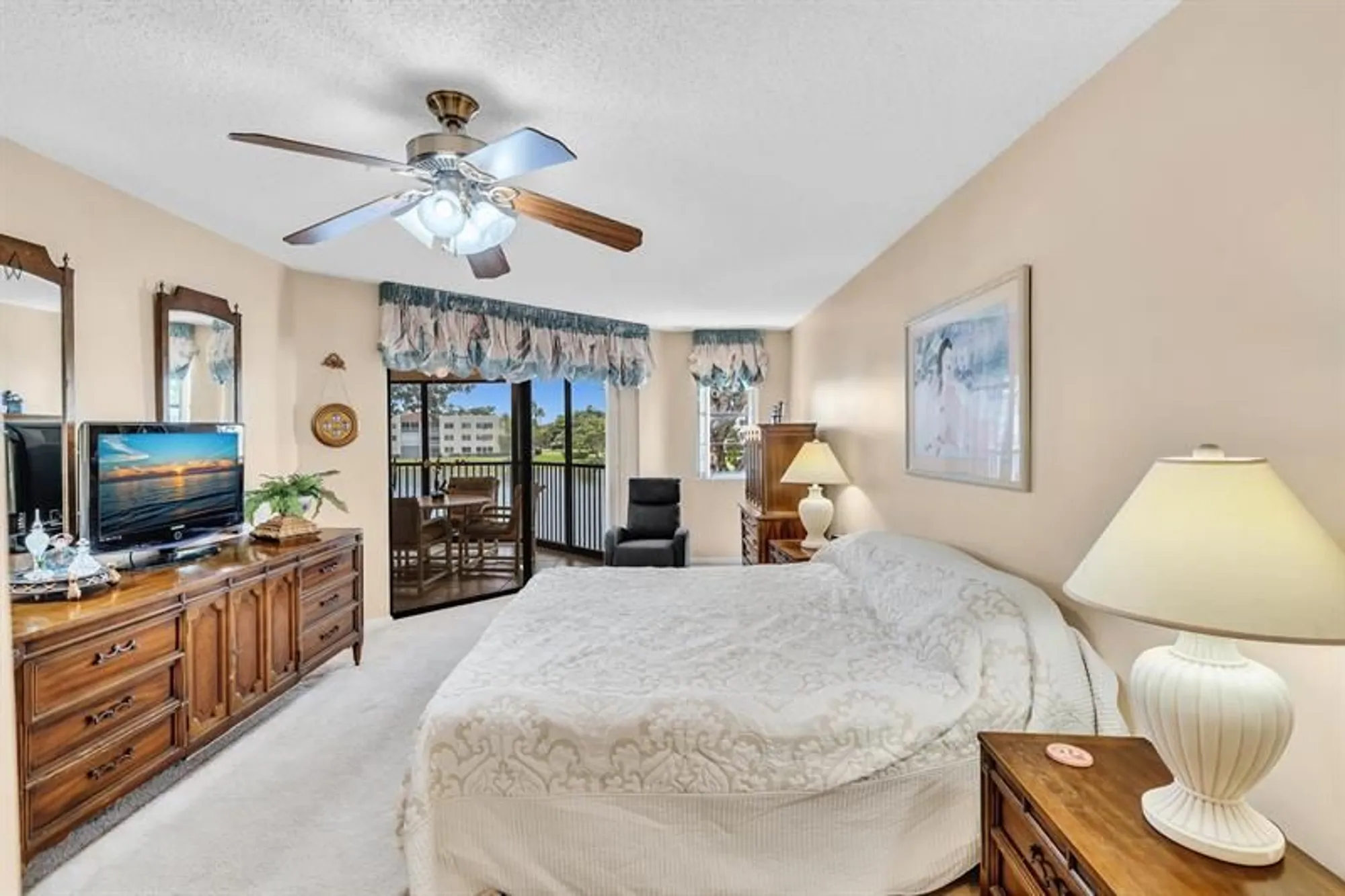 Property Slideshow image 27 of 83 | 7449 fairfax dr 211, Tamarac, FL, 33321