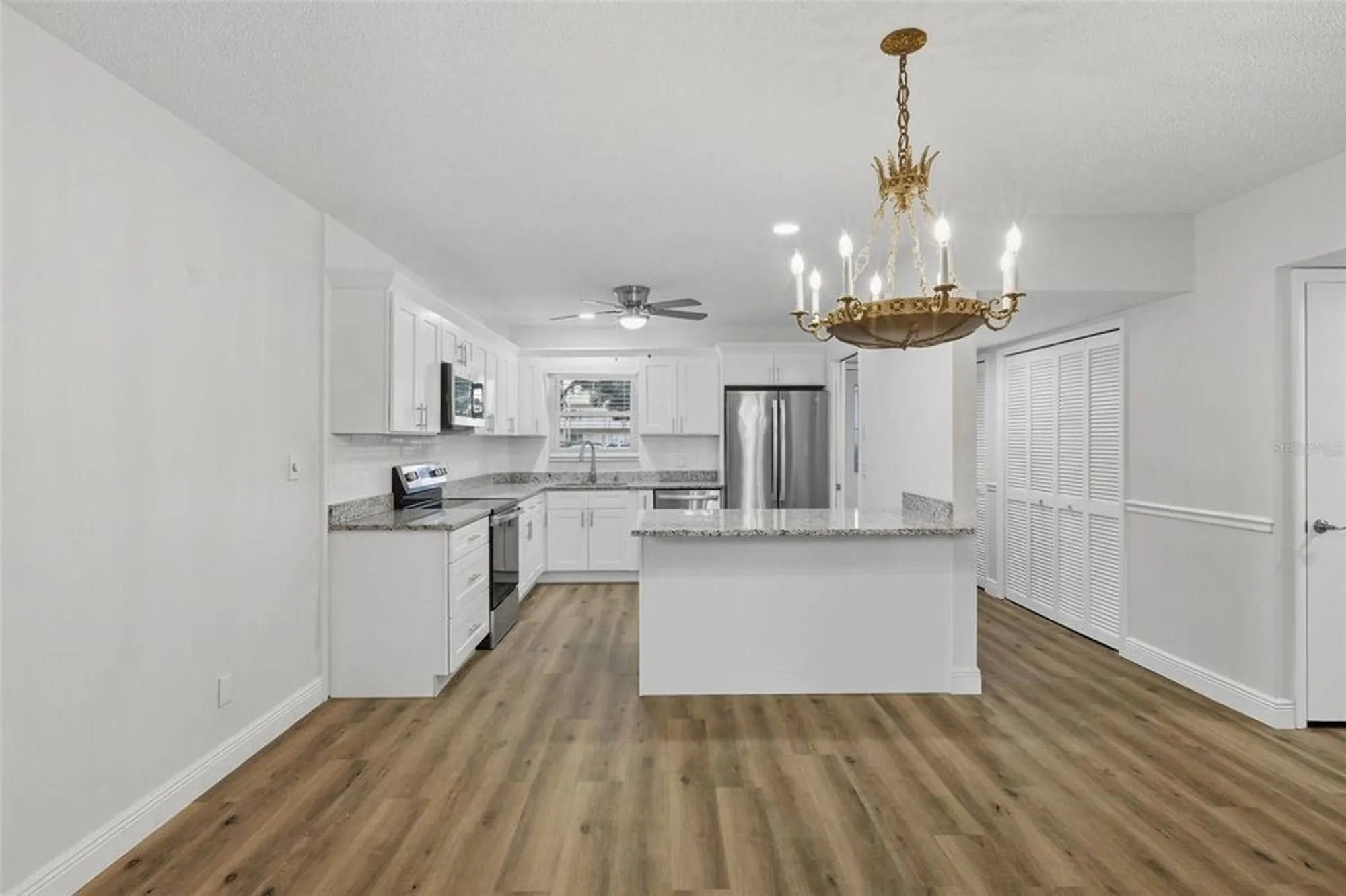 Property Slideshow image 9 of 28 | 2351 irish ln 21, Clearwater, FL, 33763