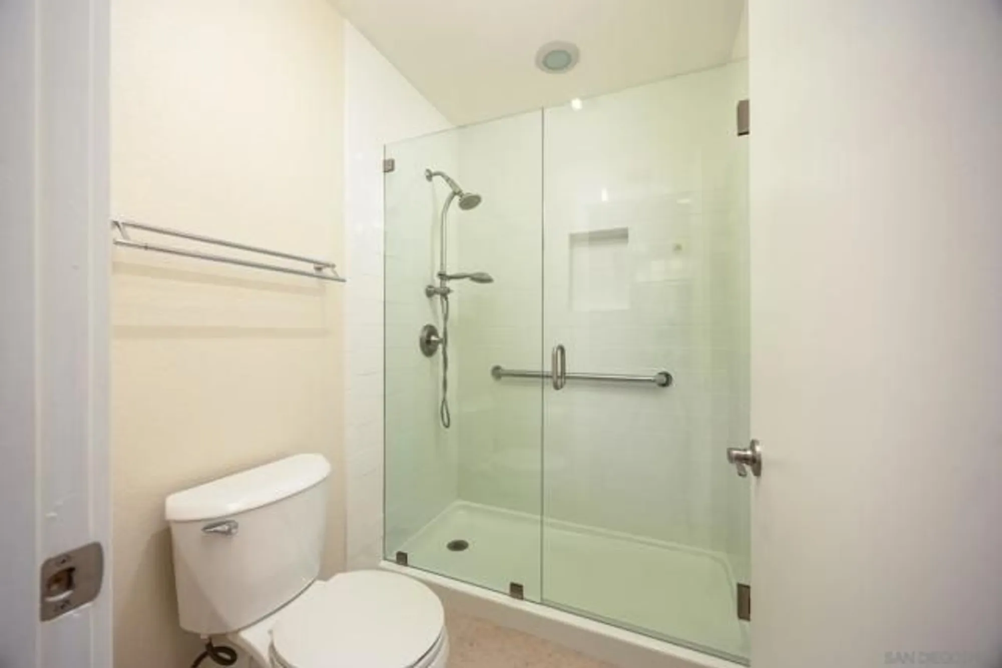 Property Slideshow image 9 of 23 | 4225 dusk ln, Oceanside, CA, 92056