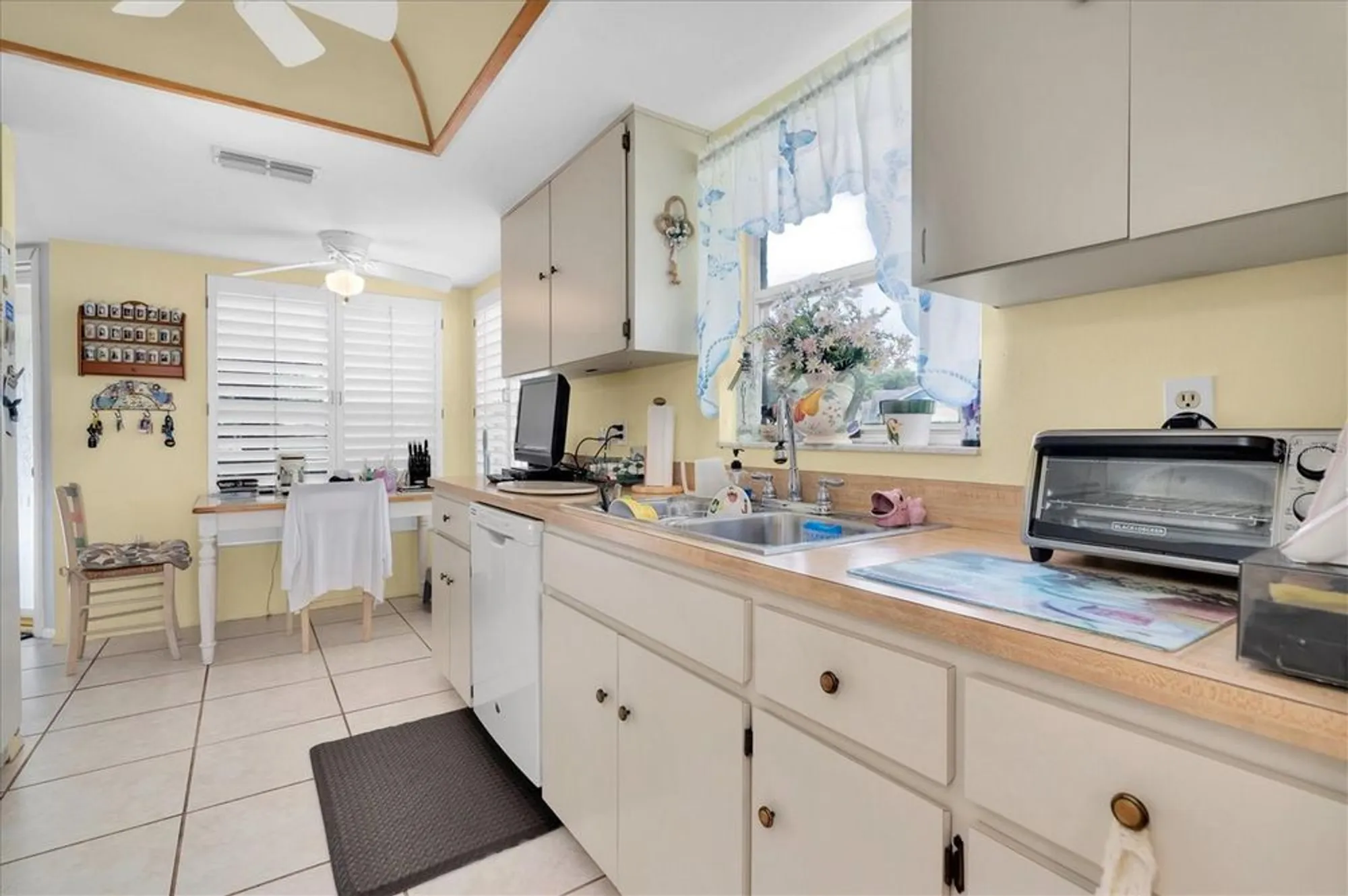 Property Slideshow image 15 of 30 | 4819 boonesboro ct, New Port Richey, FL, 34655