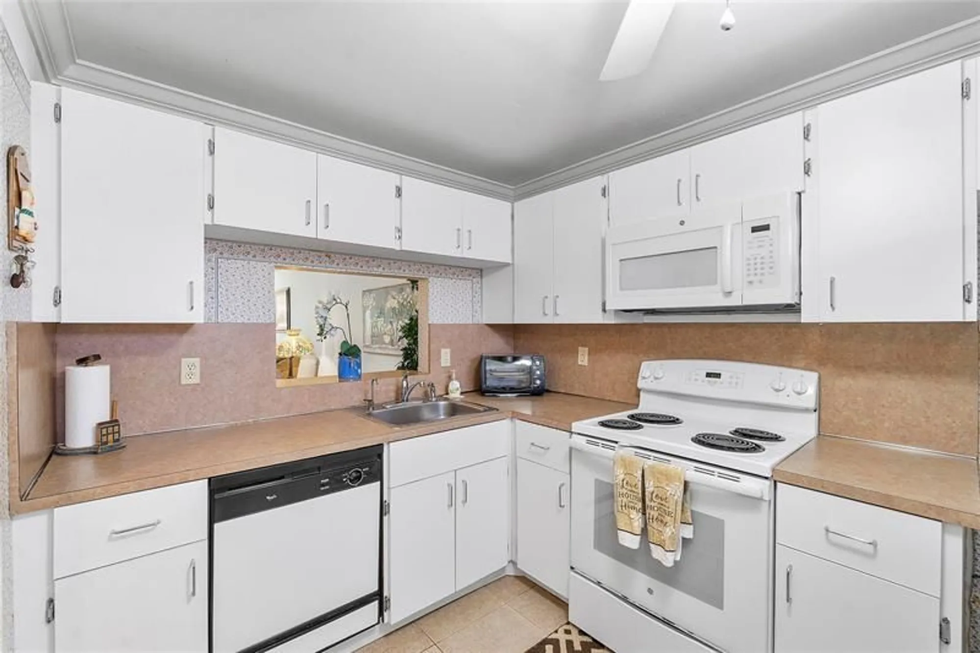 Property Slideshow image 3 of 31 | 3776 inverrary blvd, Lauderhill, FL, 33319