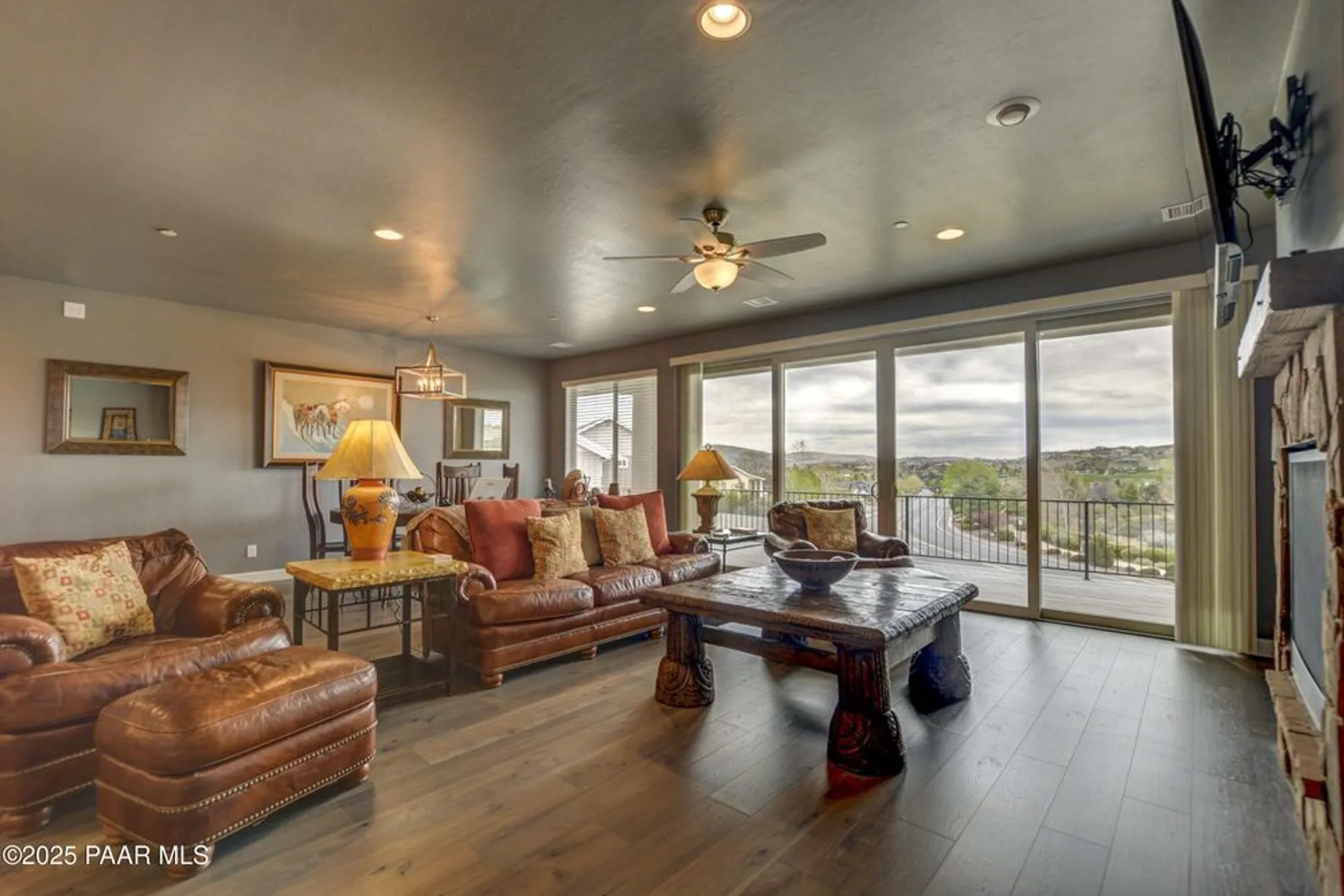 Property Slideshow image 4 of 26 | 212 e smoke tree ln, Prescott, AZ, 86301