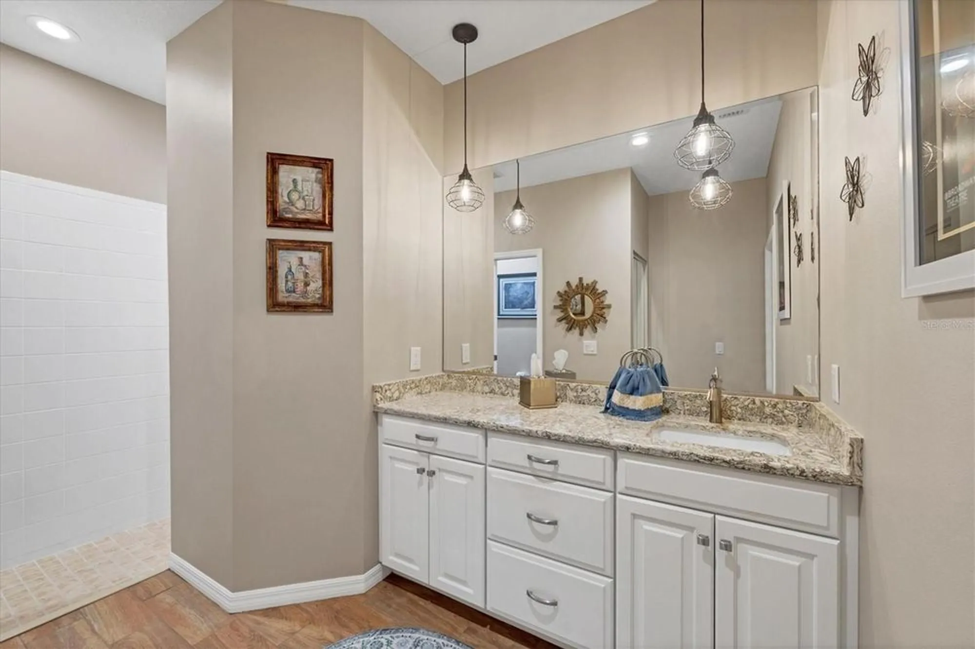 Property Slideshow image 17 of 44 | 914 barclay ct, Venice, FL, 34293